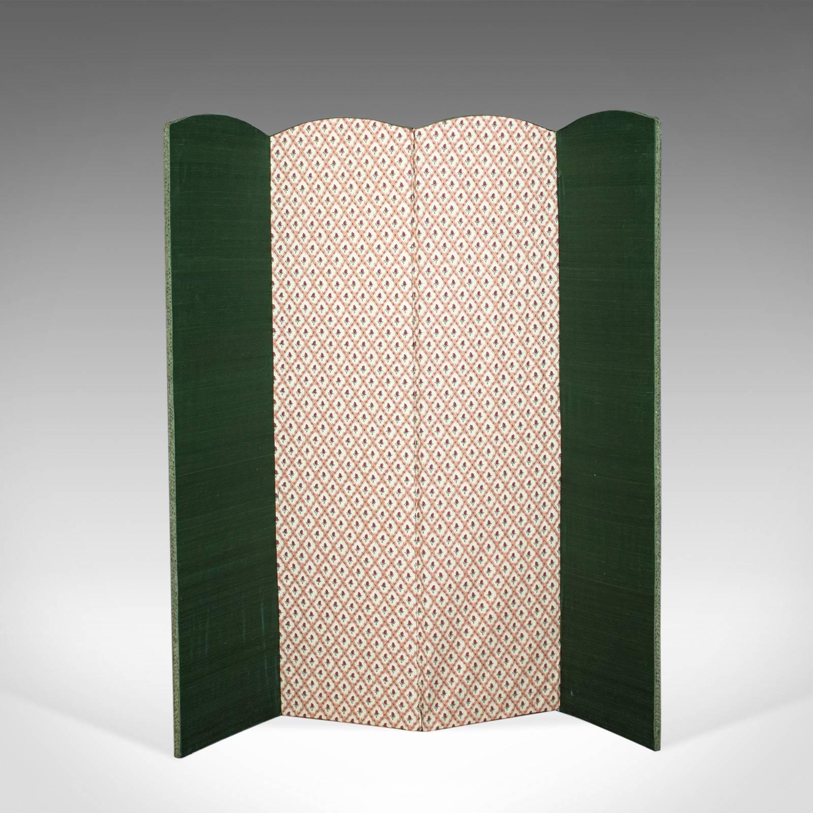 This is an antique four fold screen, an Edwardian panel screen. An English room divider perfect as a photographer's prop, dating to circa 1910.

Solid green silk cotton panels
The reverse a pair of green panels flank two floral patterned 
Folds