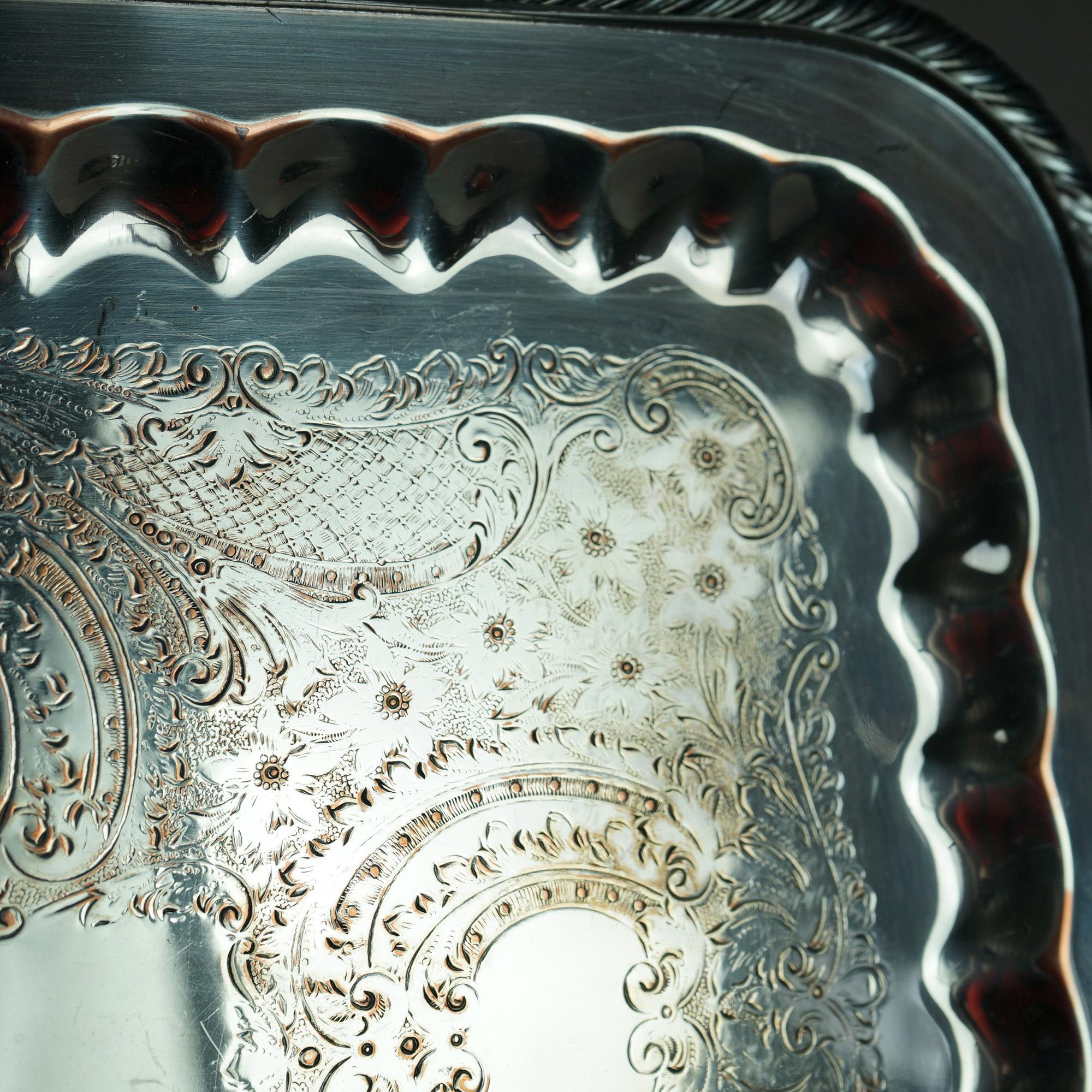 Antico set da tè in argento placcato in quattro pezzi con incisione a fogliame C1890 in vendita 3