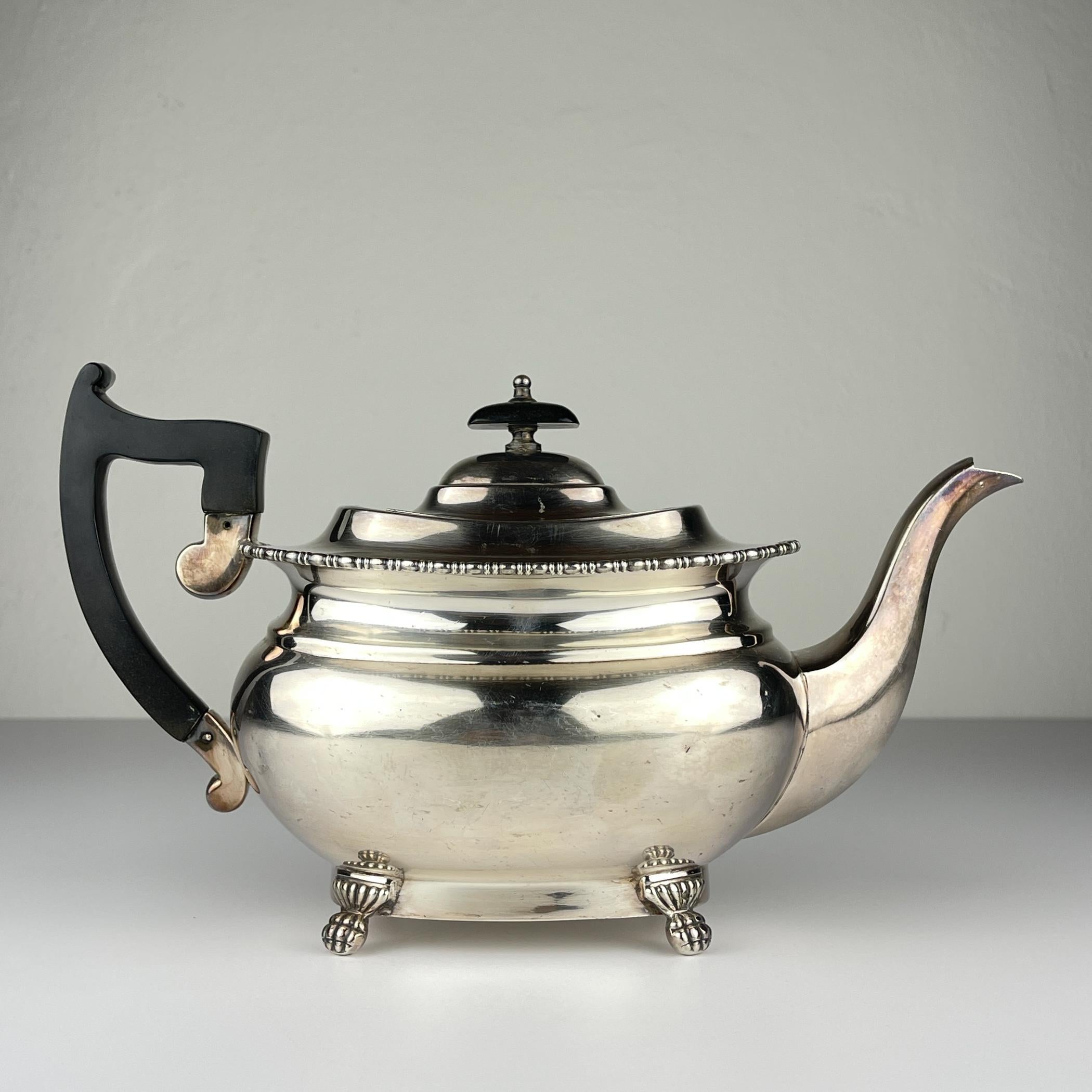 Antique four piece silver tea set, Sheffield, England, 1930s For Sale 3