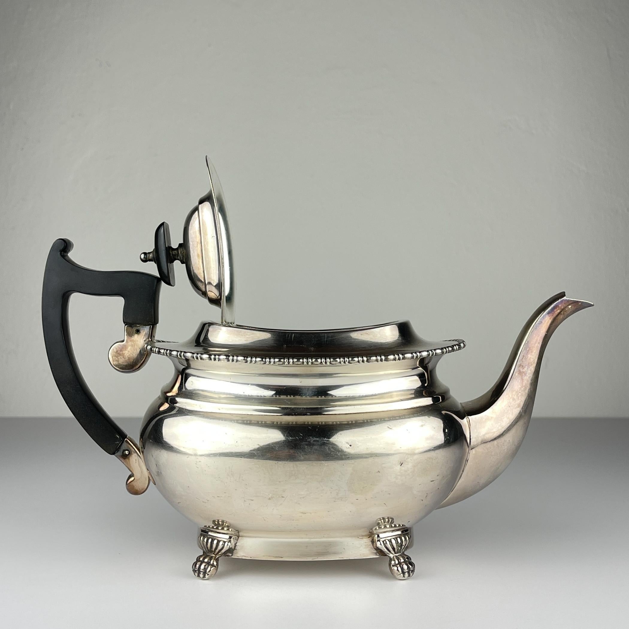 Antique four piece silver tea set, Sheffield, England, 1930s For Sale 11
