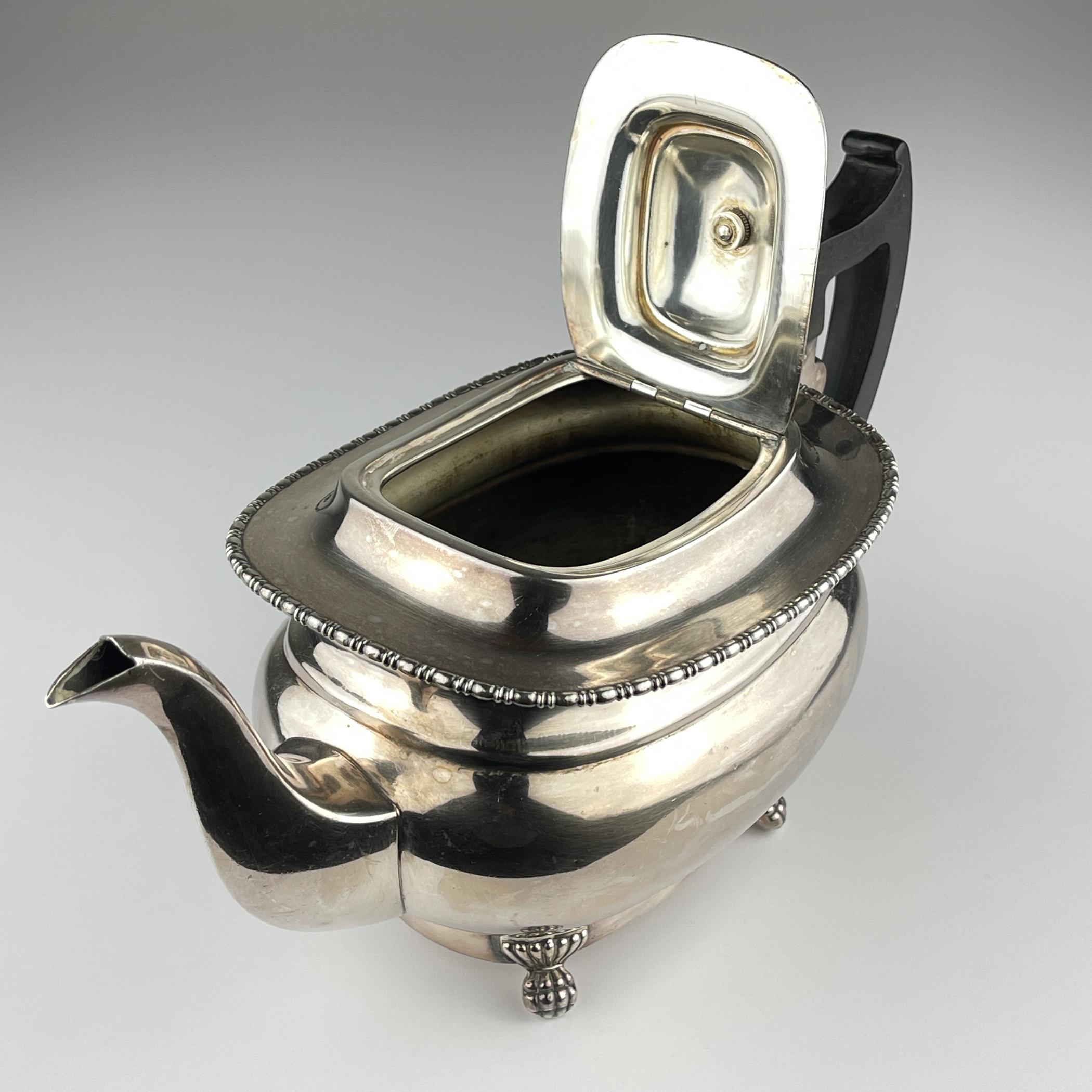 Antique four piece silver tea set, Sheffield, England, 1930s In Good Condition For Sale In Miklavž Pri Taboru, SI