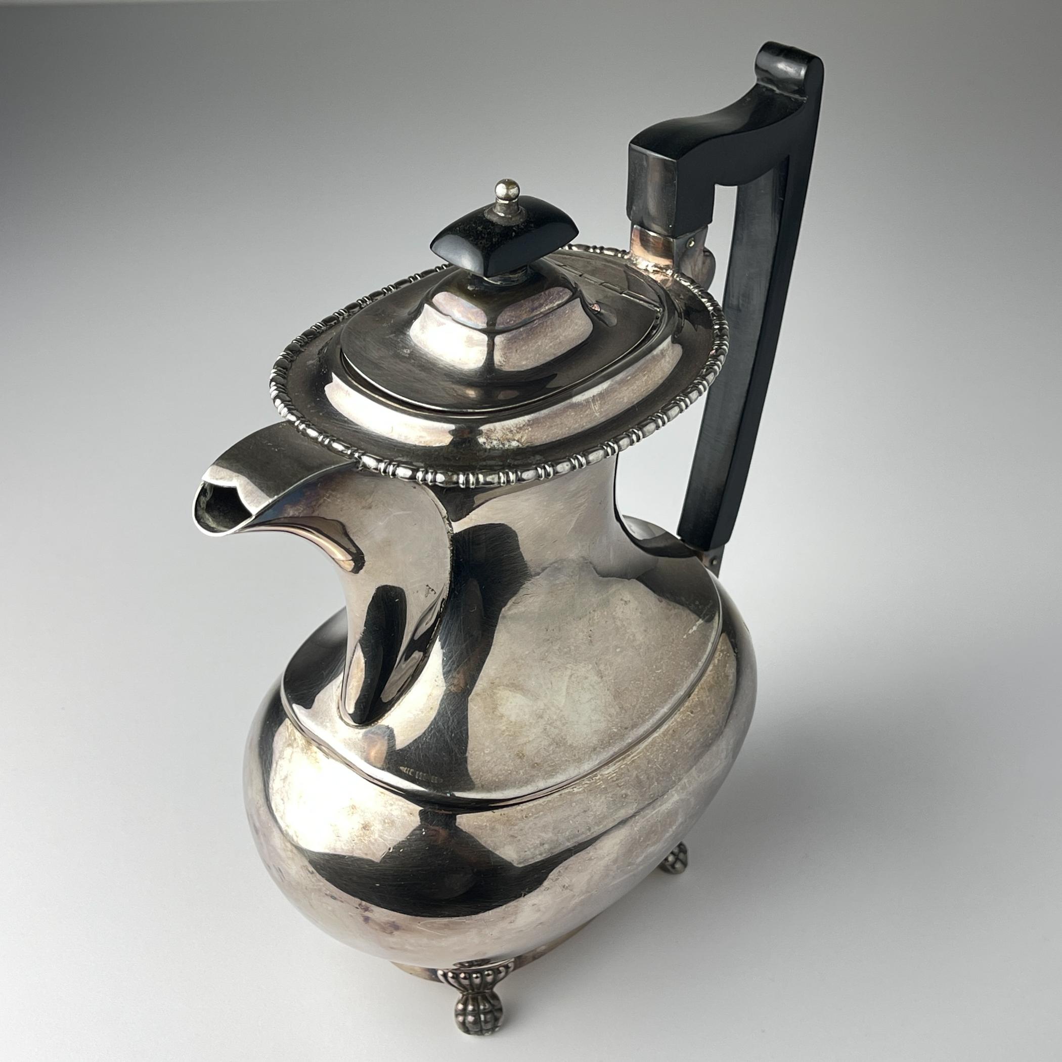 Antique four piece silver tea set, Sheffield, England, 1930s For Sale 2