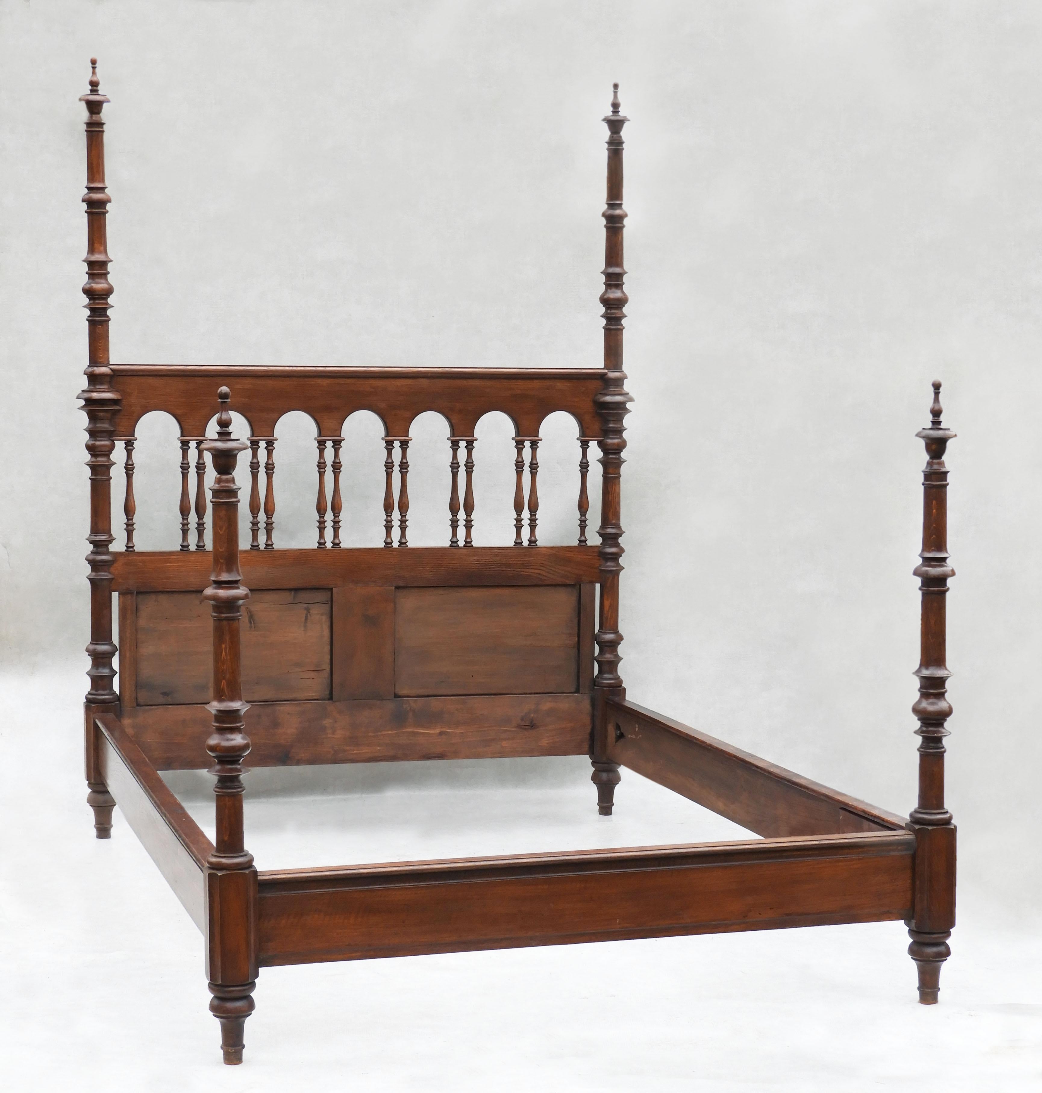 Antique French Four Poster Bed, Late 19th Century.
An artisan-crafted bed, beautifully carved in oak with tall turned finial posts at each corner and turned double spindle arch detailing. This bed has been sympathetically lengthened to accommodate a