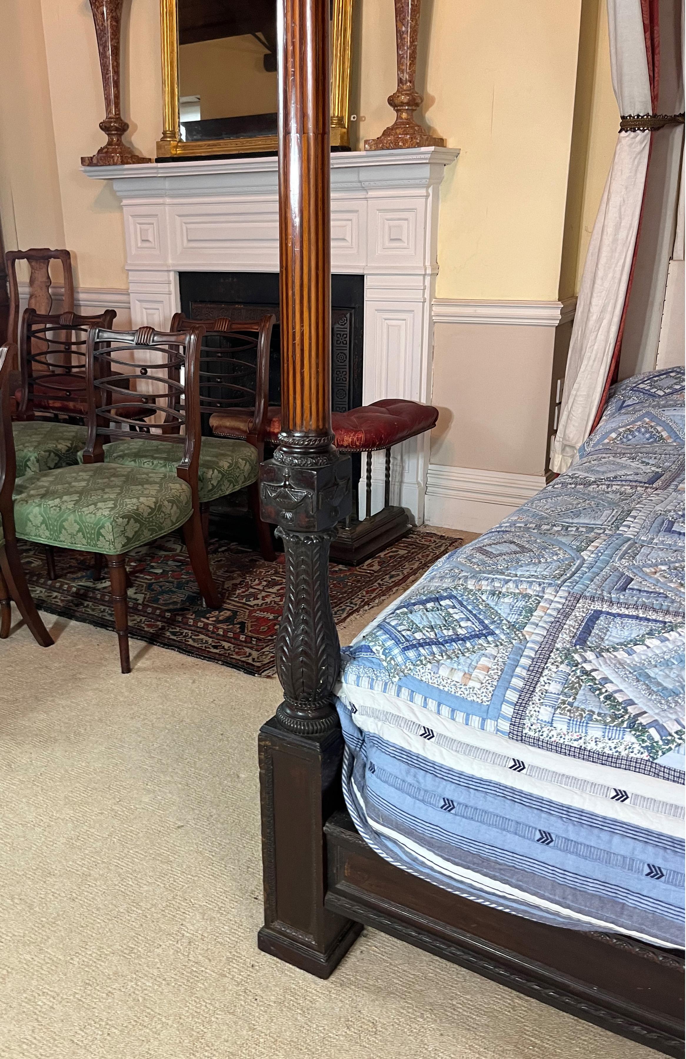 Cama antigua de cuatro postes en venta 2