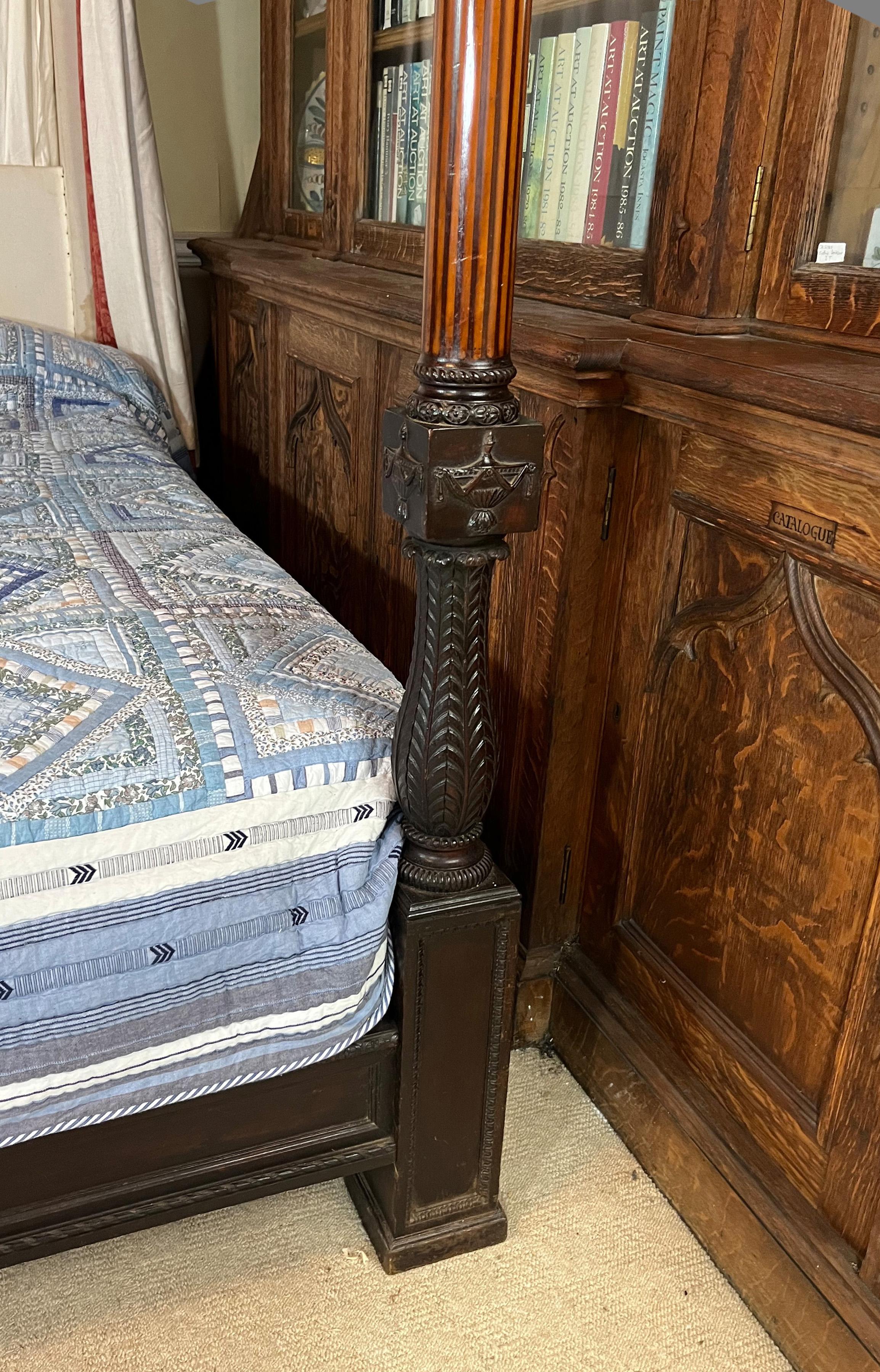 Cama antigua de cuatro postes en venta 3