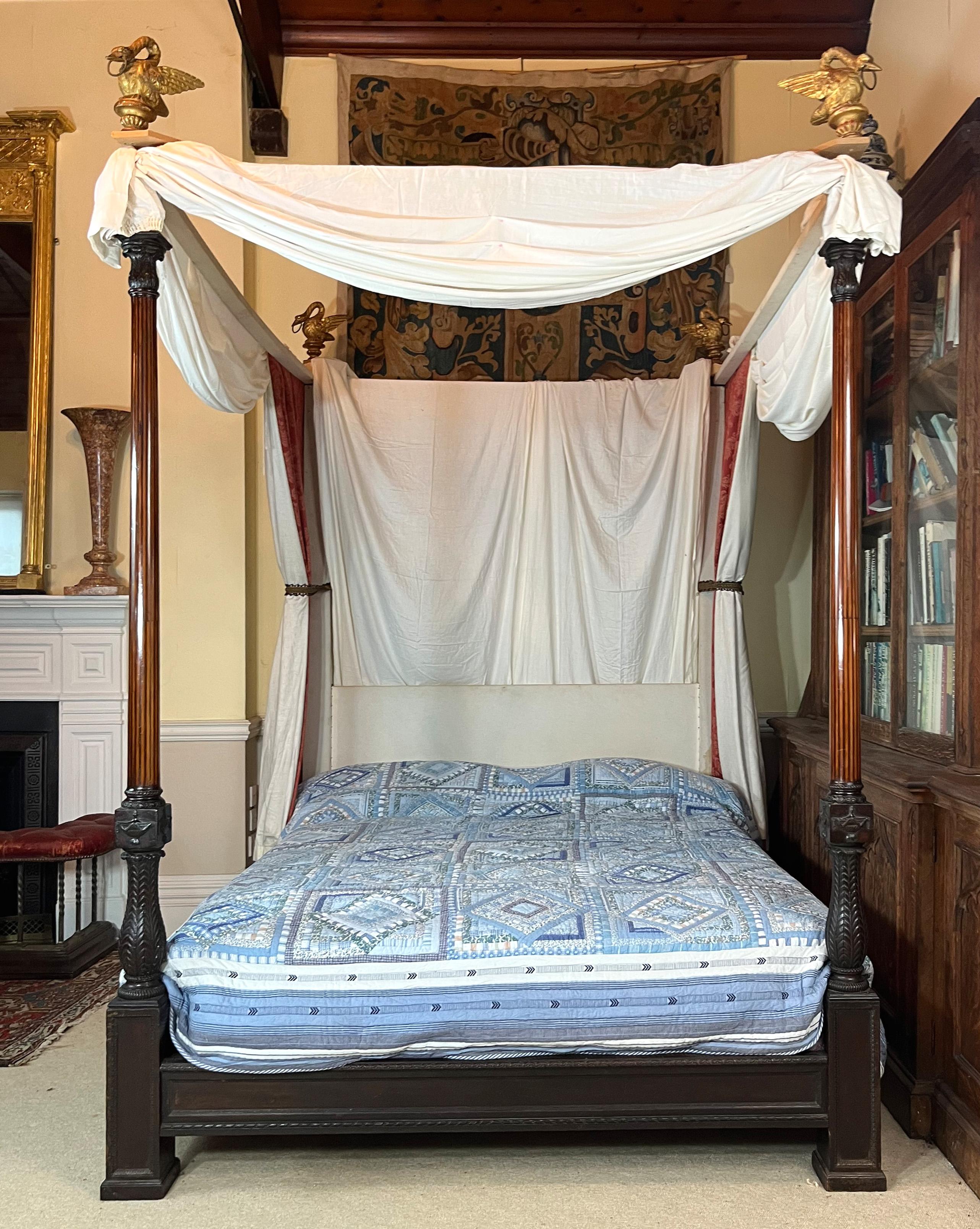 Cama antigua de cuatro postes en venta 4
