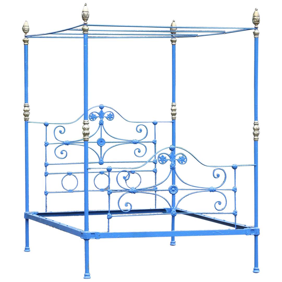Antique Four-Poster Bed in Blue M4P31