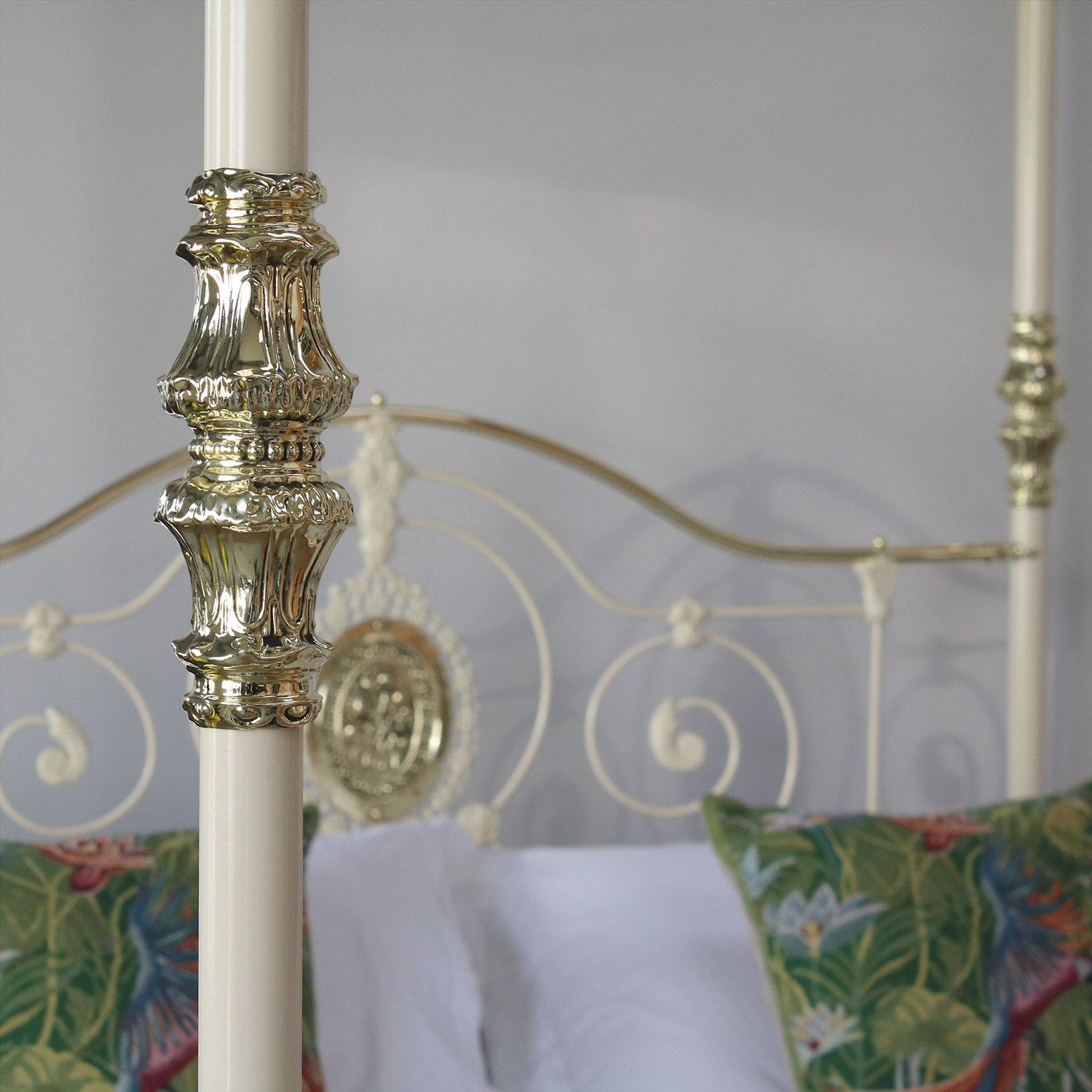 cream four poster bed