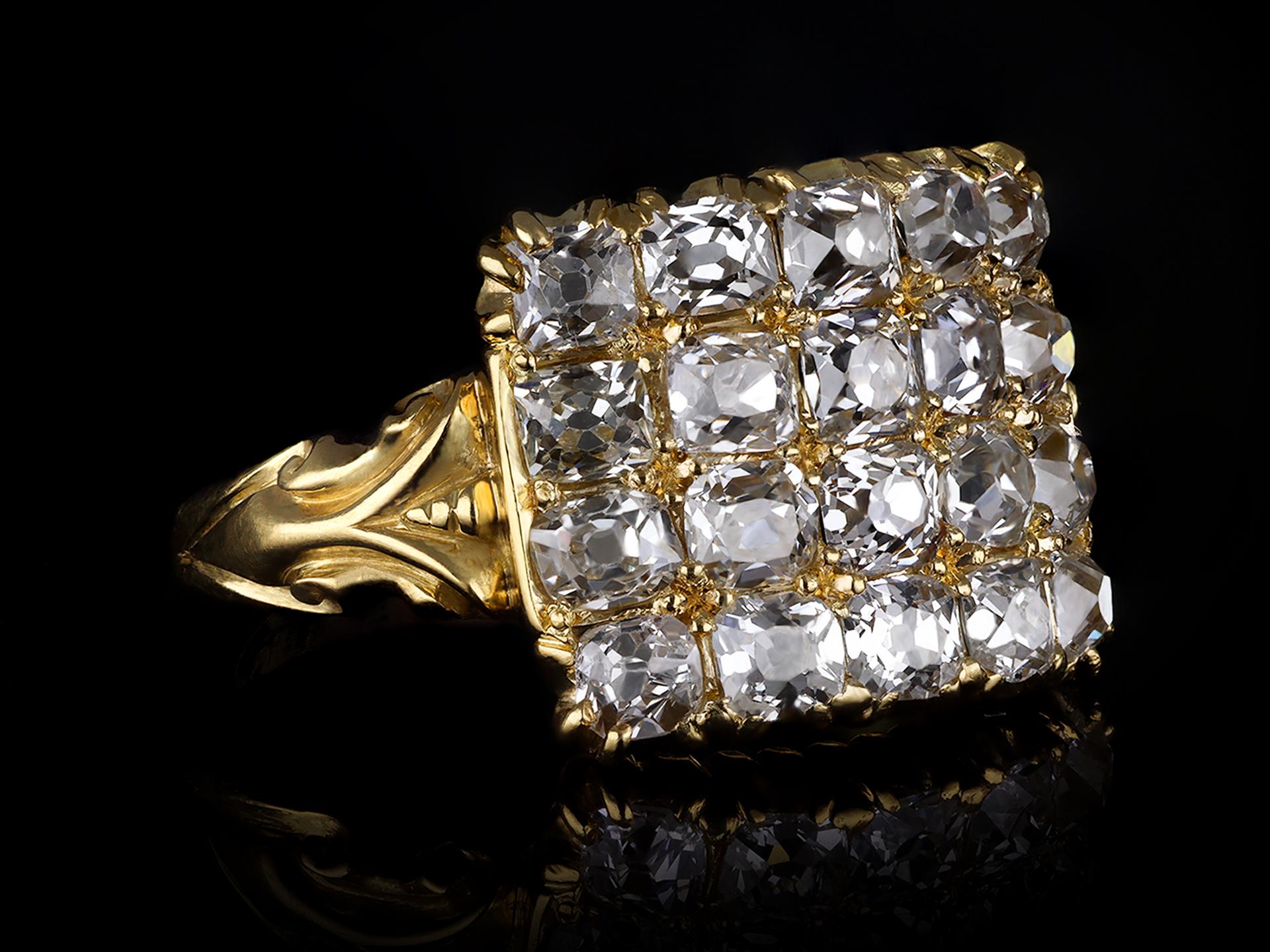 Bague ancienne à quatre rangs de diamants de forme coussin, vers 1890. Pour femmes en vente