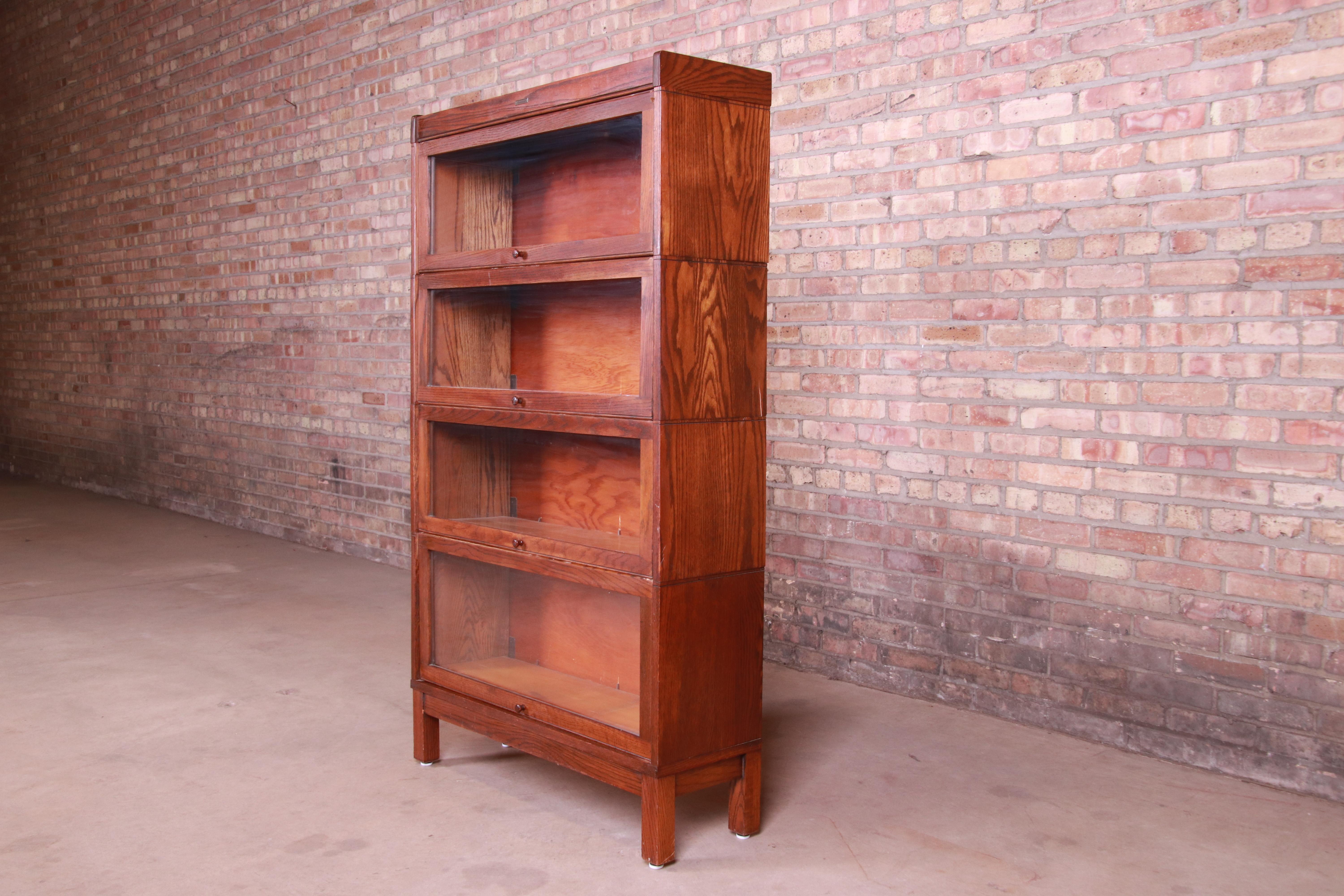 A gorgeous antique Mission oak Arts & Crafts four-stack barrister bookcase

By Lundstrom

USA, circa 1920s

Measures: 33.63