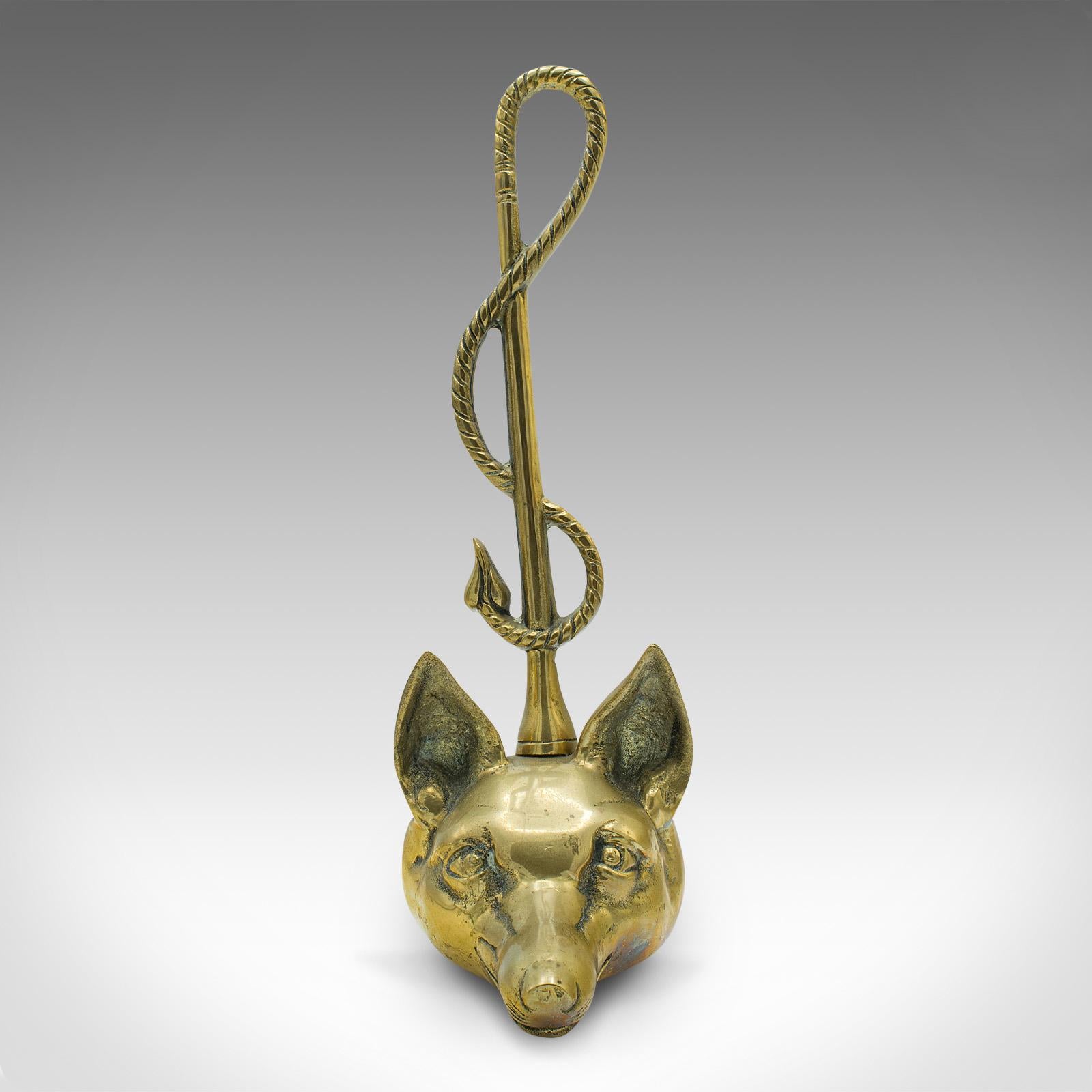 This is an antique fox doorstop. An English, brass decorative country house door keeper, dating to the late Victorian period, circa 1900.

Great character with a wonderful polished appearance
Displays a desirable aged patina and in good