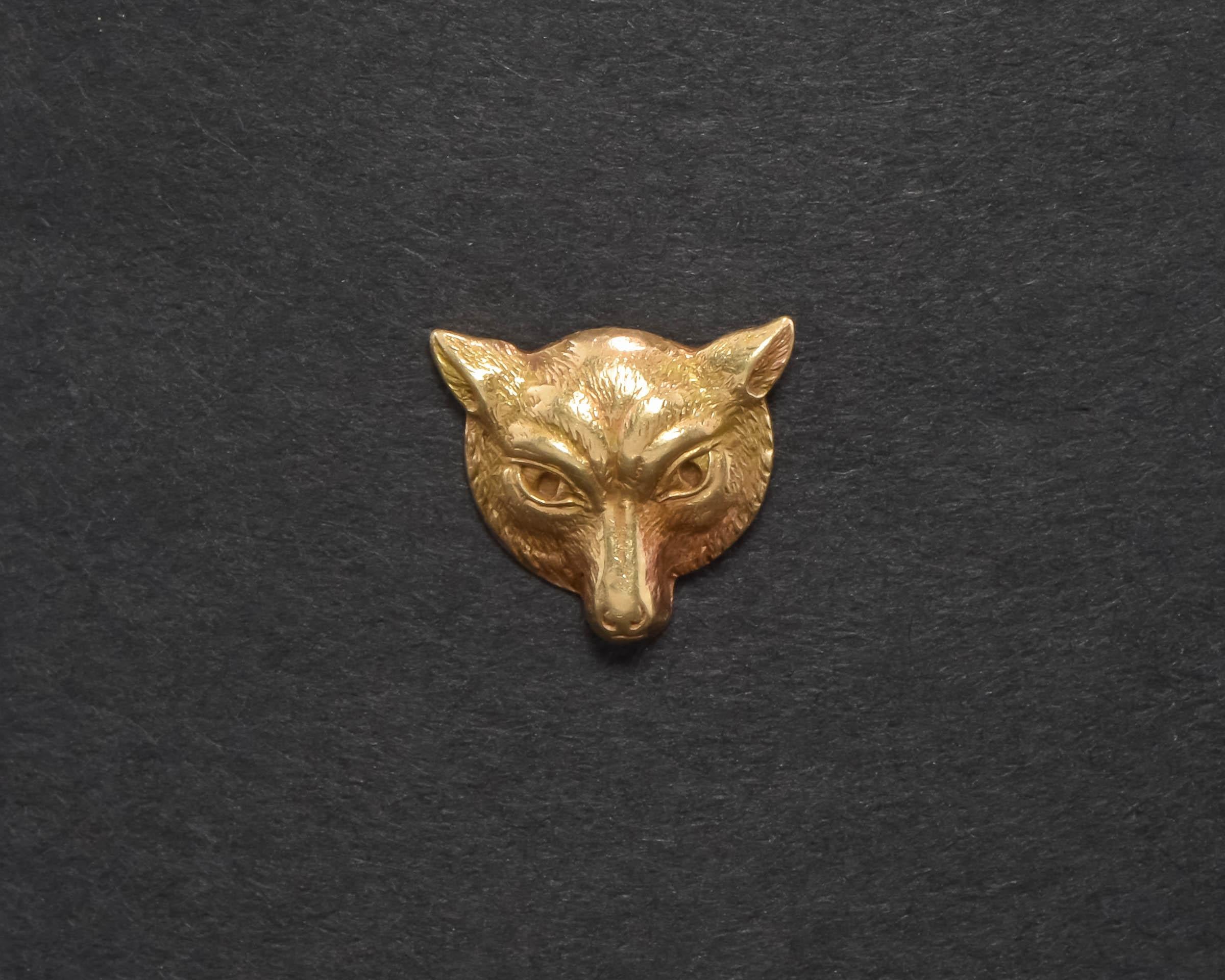 Antique Fox Tie Tack or Lapel Pin in 14K Gold, Petite & Well Detailed In Good Condition In Danvers, MA