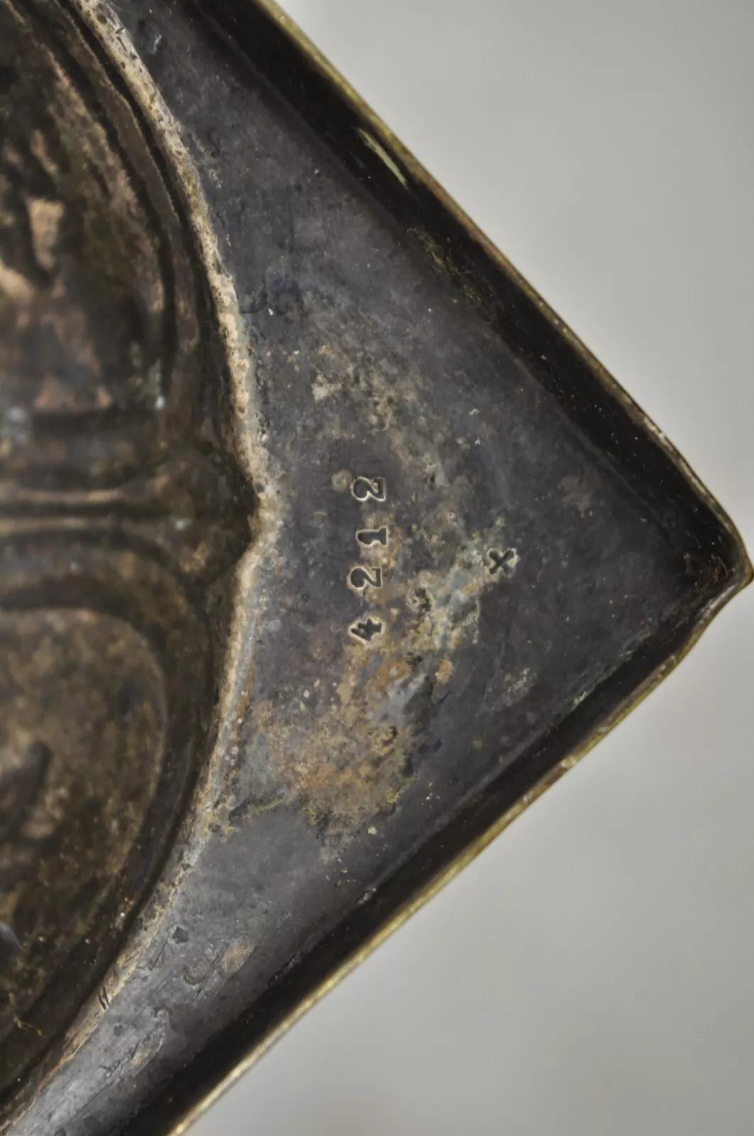 Candelieri antichi Fraget N Plaque Renaissance Sabbath in ottone dorato - Una coppia in vendita 4