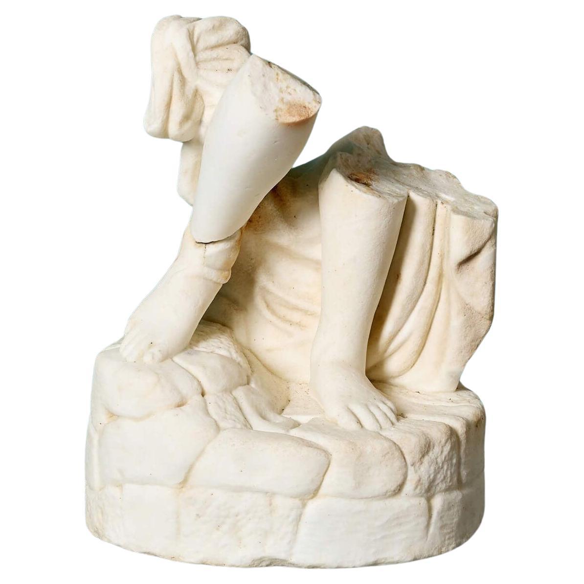 Ancienne sculpture fragmentaire en marbre statuaire