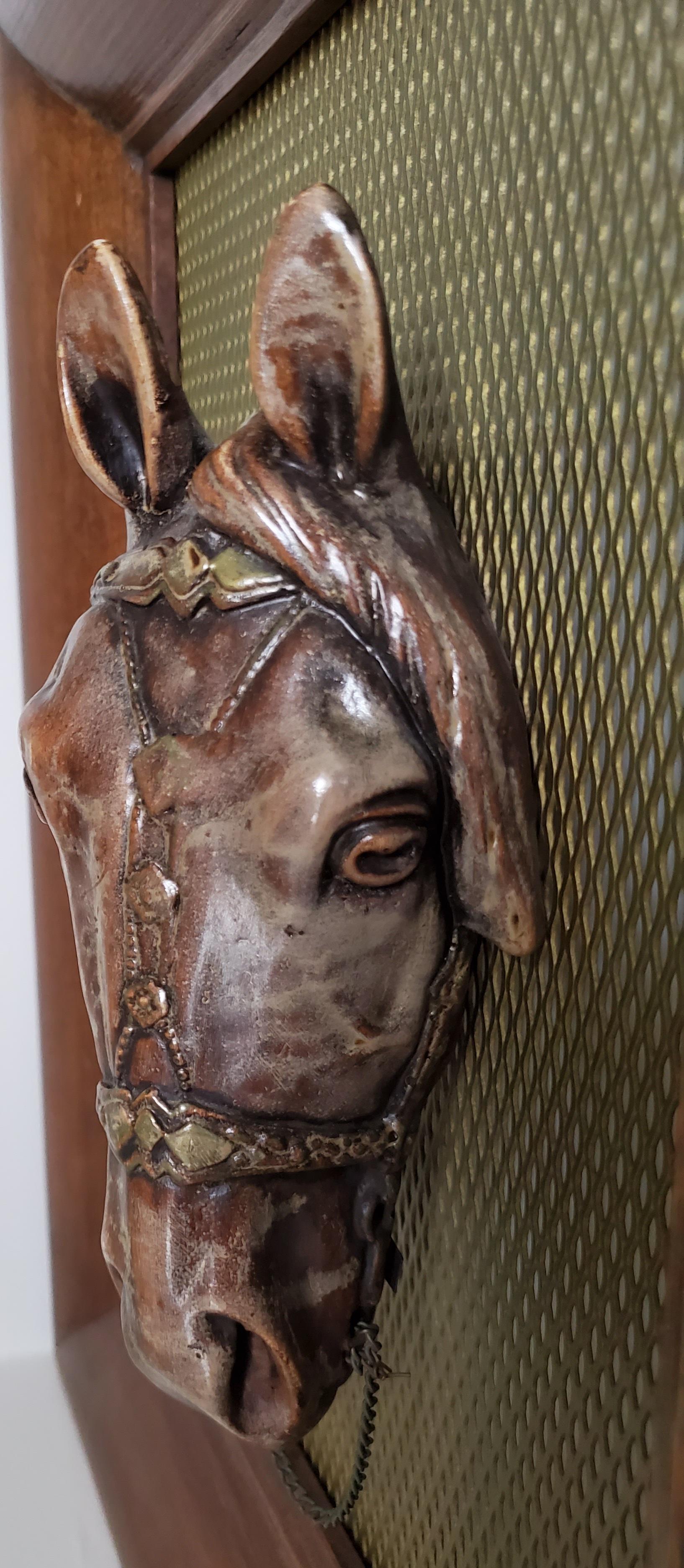 Antike Pferd-Skulptur  Gerahmter Kupfer-Pferdkopf in Relief (Eloxiert) im Angebot