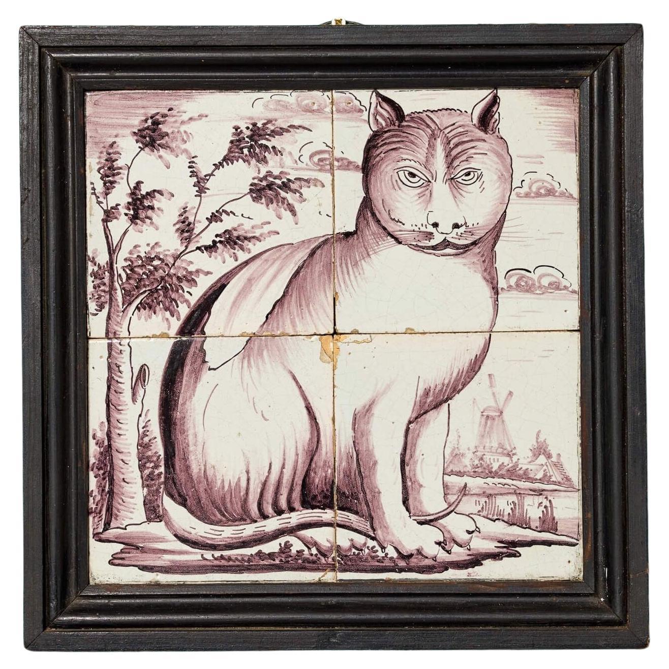Antike gerahmte Delfter Kacheltafel, die eine Katze in einer Landschaft darstellt im Angebot