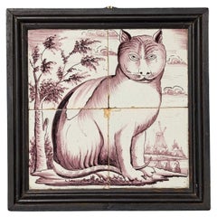 Antike gerahmte Delfter Kacheltafel, die eine Katze in einer Landschaft darstellt