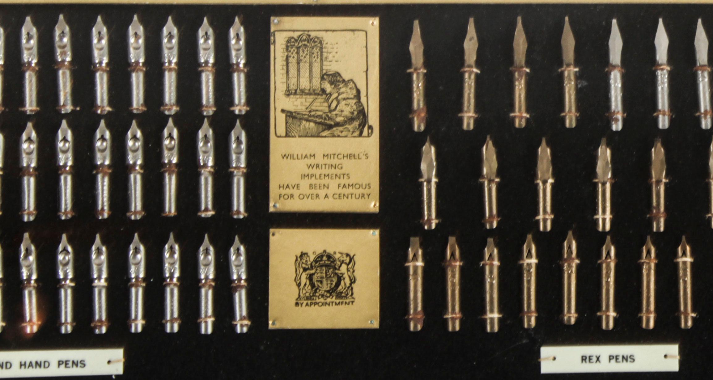 Anglais Vitrine d'antiquités de stylos à écrire Nibs William Mitchell vers 1920 en vente