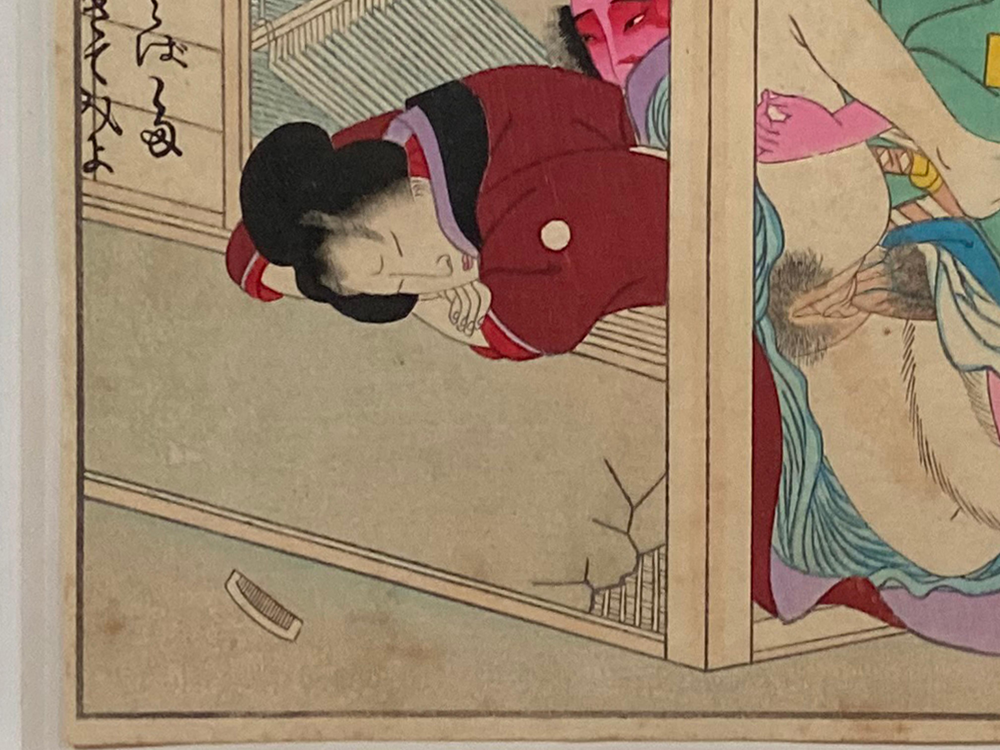 Antiker gerahmter japanischer Shunga-Holzschnitt mit Holzschnitt von einem Mann und einer Frau, die Liebe machen (Glas) im Angebot
