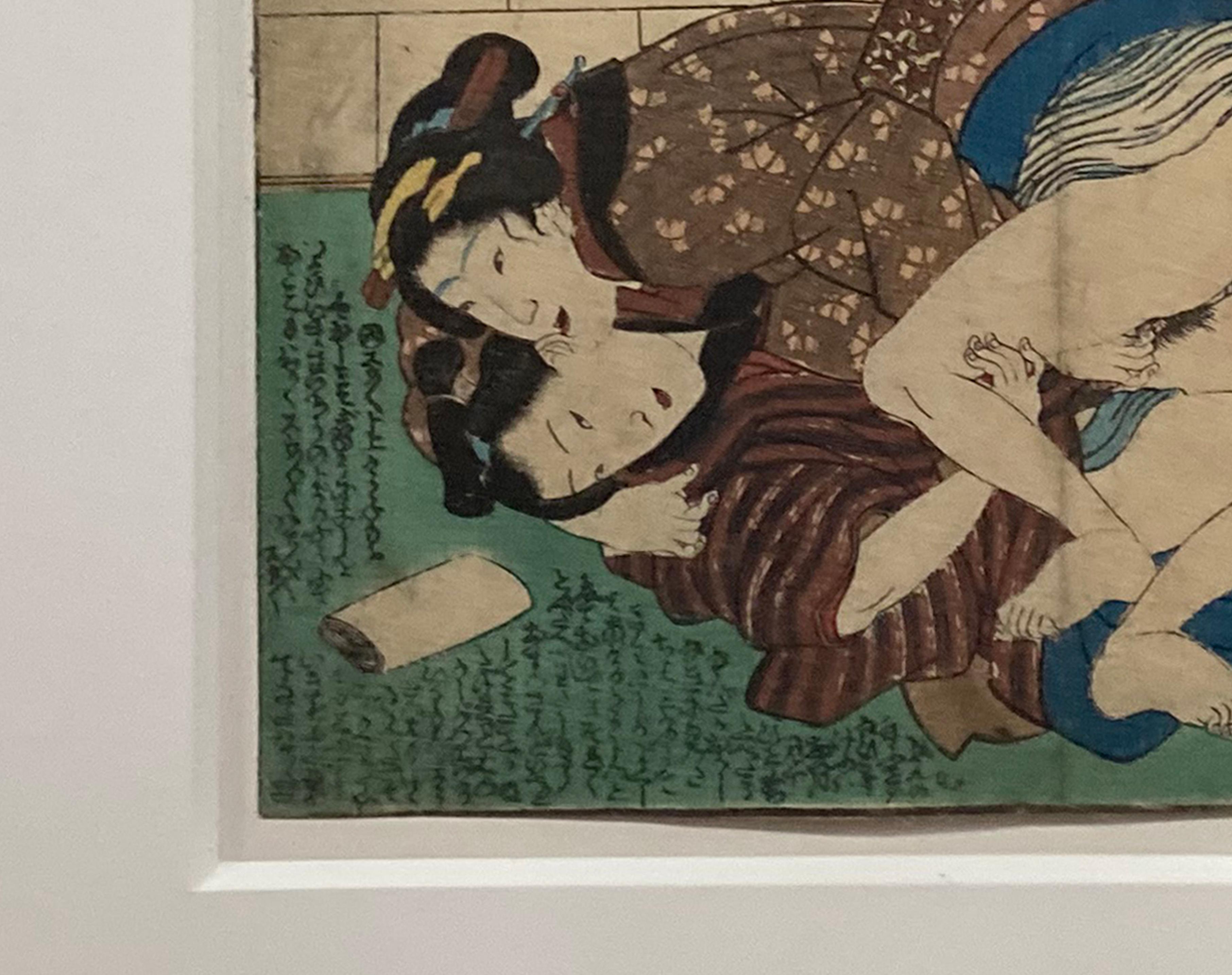 Antiker gerahmter japanischer Shunga-Holzschnitt mit zwei Frauen, die Liebe machen (Glas) im Angebot