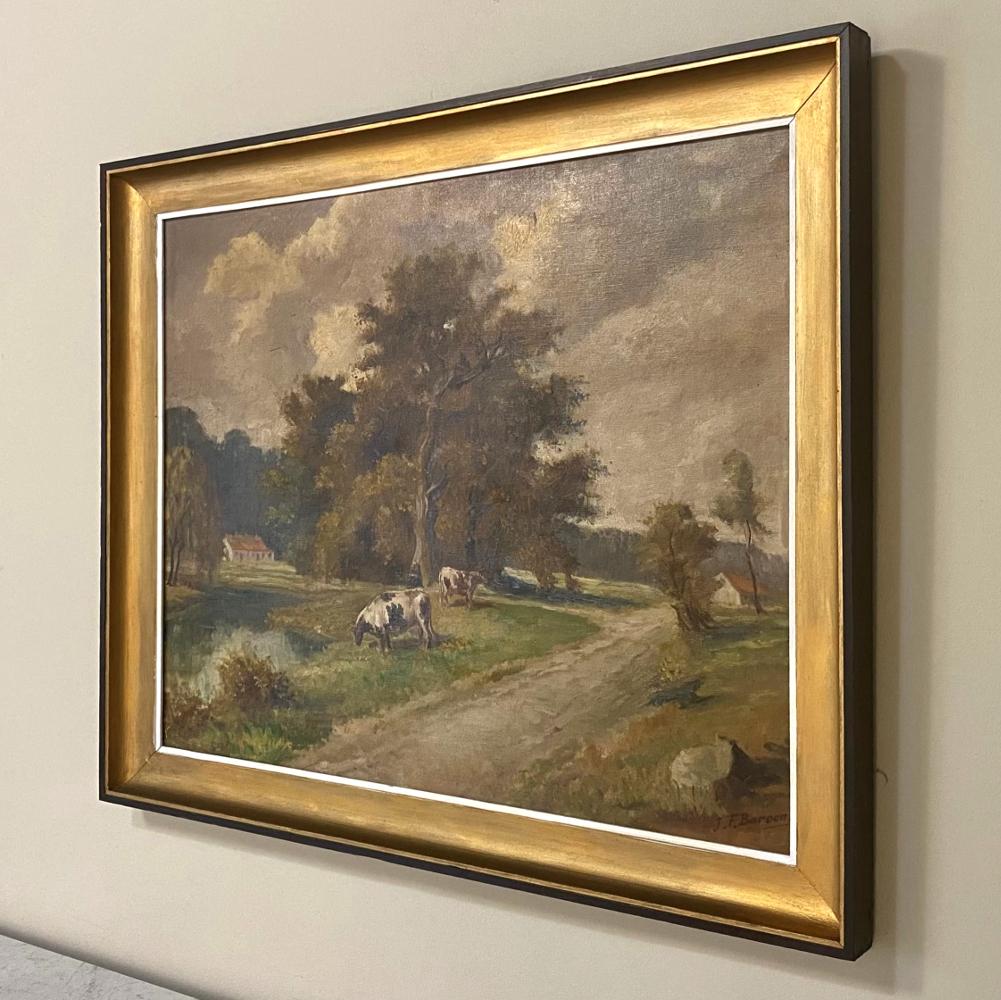 Cette ancienne peinture à l'huile sur toile de J. F. Barone est une œuvre pastorale classique dans son cadre d'origine avec rehauts dorés. L'artiste a habilement et équitablement distribué l'espace alloué au ciel, à la flore et à la faune, ainsi