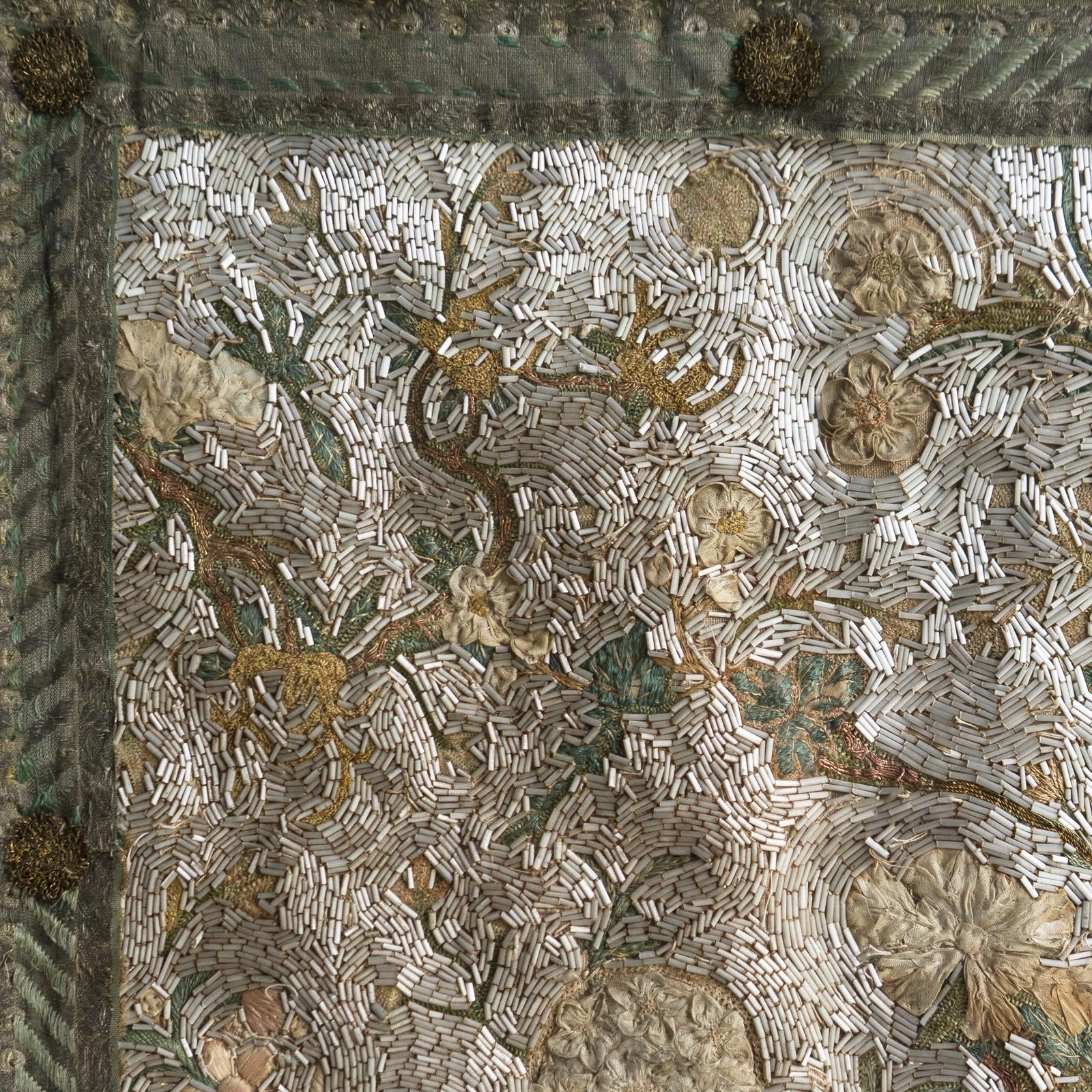Panneau ancien encadré de broderie perlée et de souche espagnole/italienne, A.I.C. en vente 3