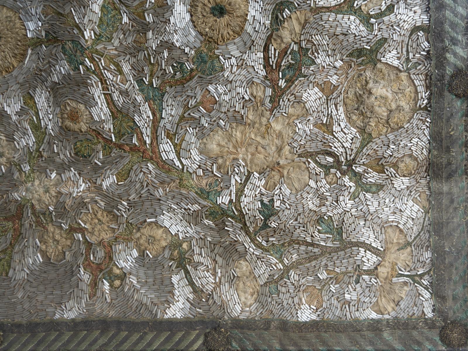 Panneau ancien encadré de broderie perlée et de souche espagnole/italienne, A.I.C. en vente 5