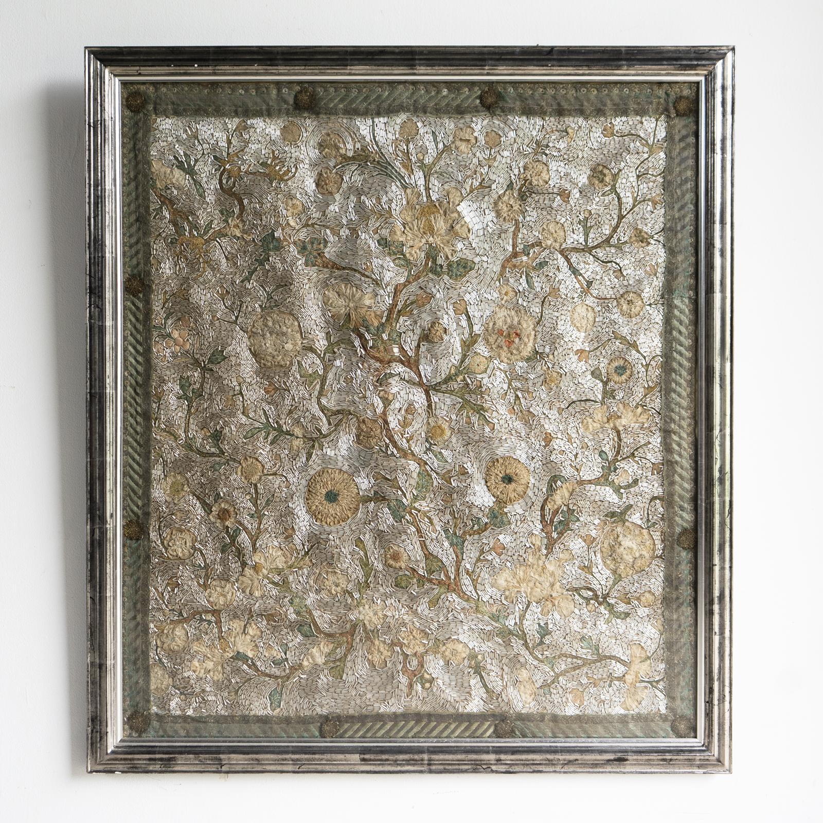 Panneau ancien encadré de broderie perlée et de souche espagnole/italienne, A.I.C. en vente 8