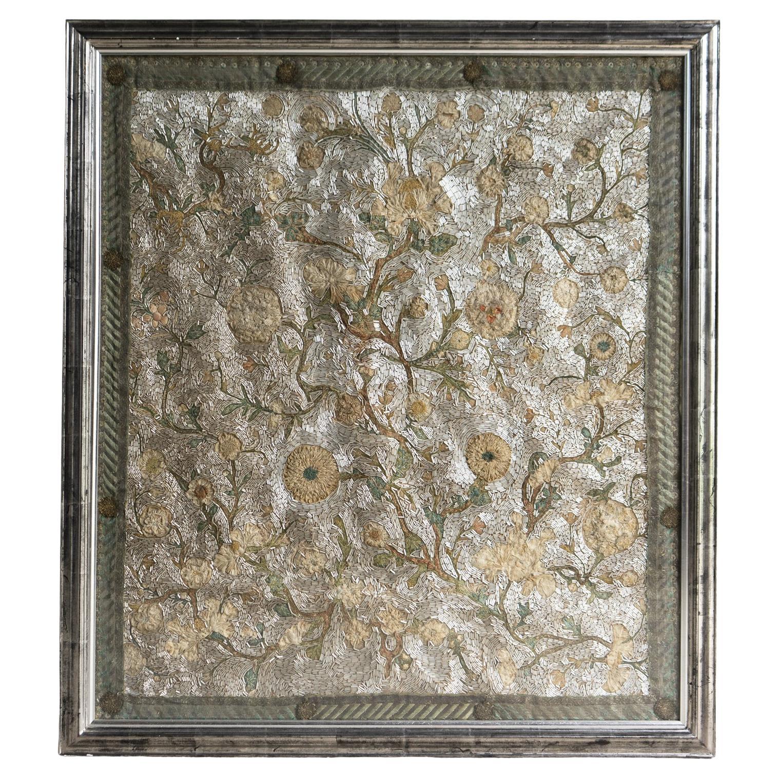 Panneau ancien encadré de broderie perlée et de souche espagnole/italienne, A.I.C. en vente