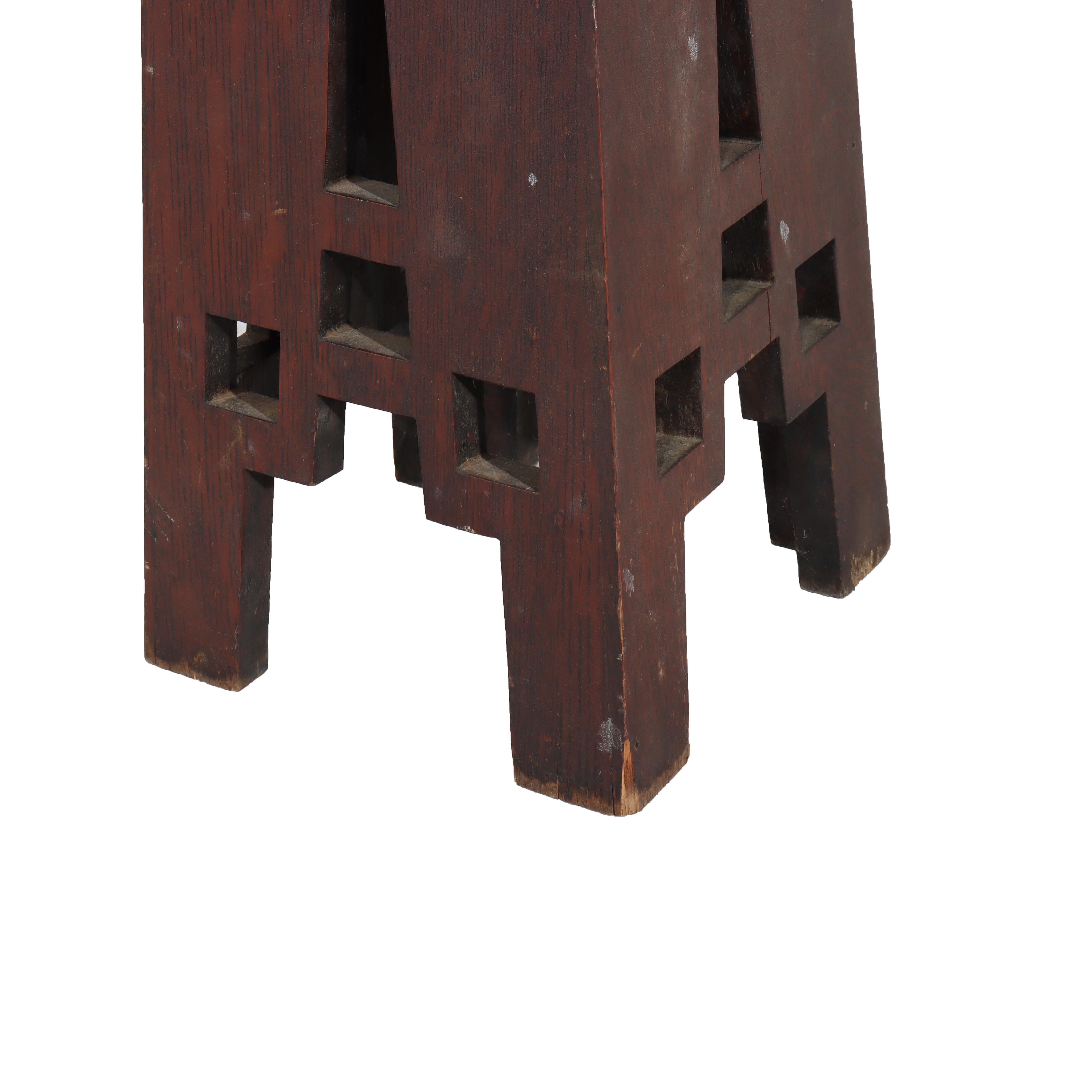 Arts and Crafts Ancien support de plantes en chêne découpé de l'école de Frank Lloyd Wright Arts & Crafts C1910 en vente