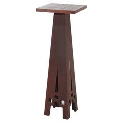 Antico portapiante in legno di quercia intagliato della scuola di Frank Lloyd Wright C1910
