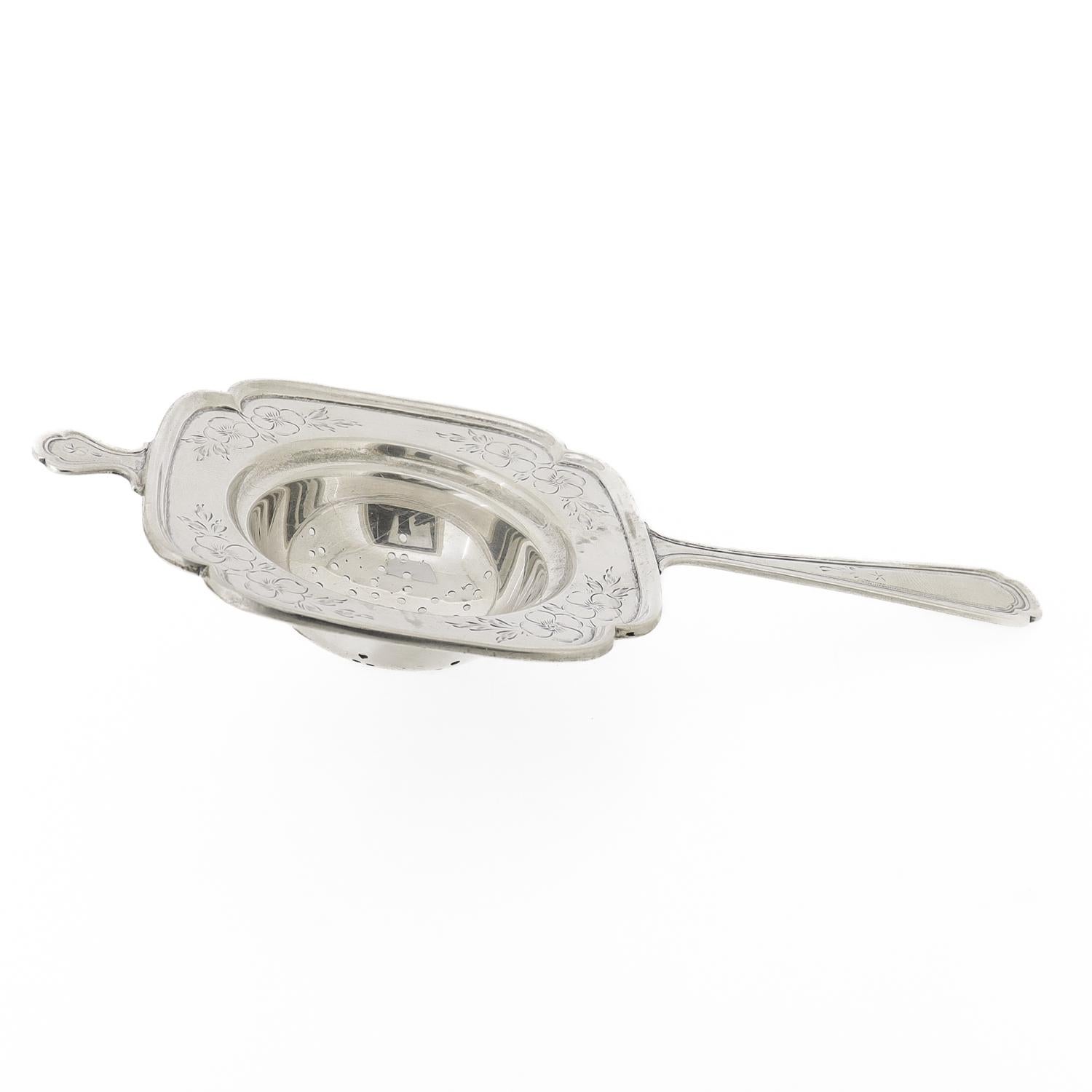 XX secolo Antico colino da tè in argento sterling Frank Whiting con fiori di ciliegio in vendita