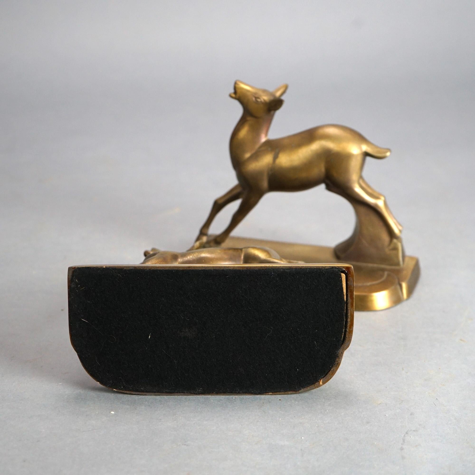 Antike Frankart Art Deco vergoldetem Metall gegossen figuralen Hirsch Buchstützen C1930 im Angebot 2