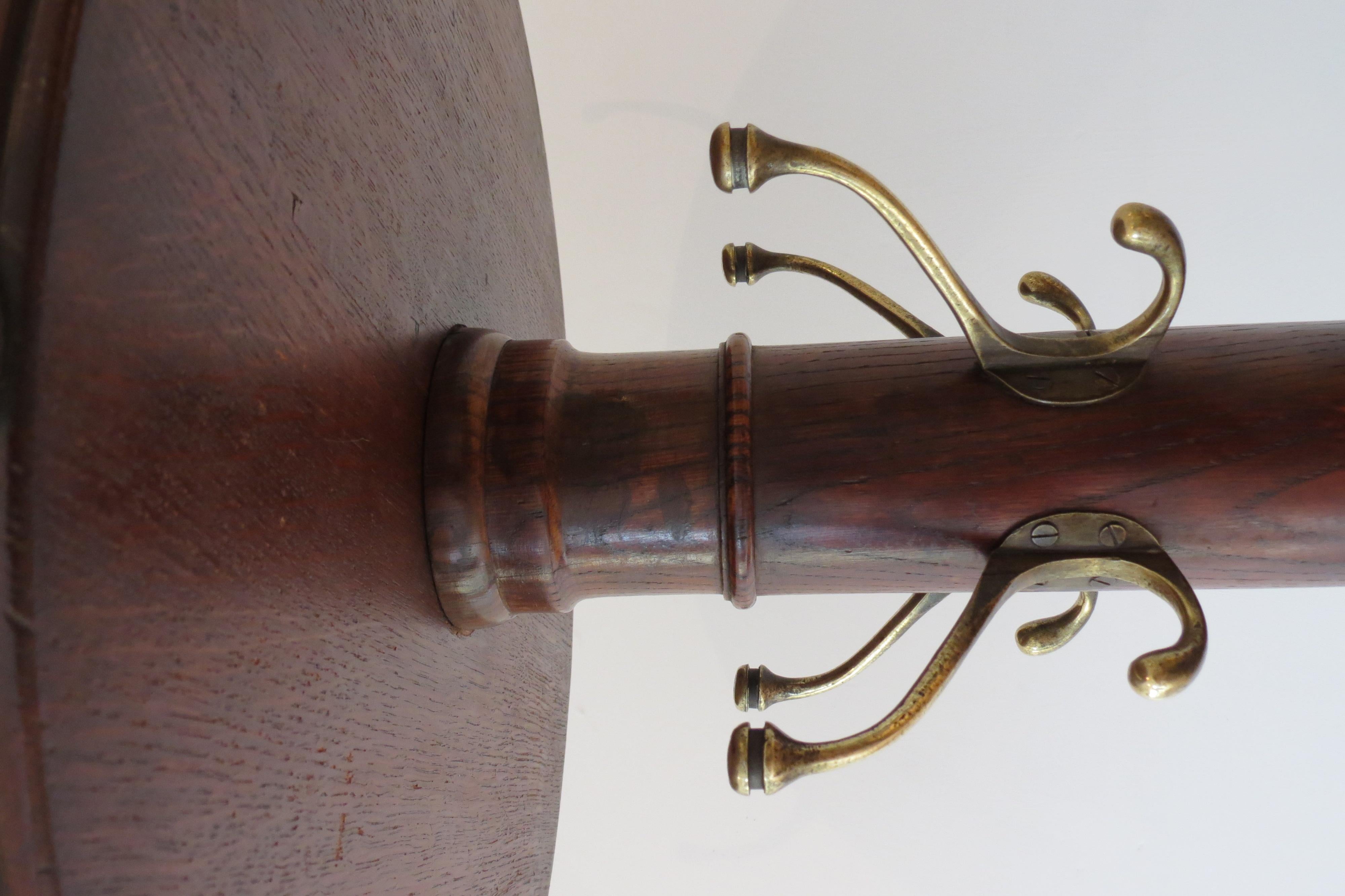 Antique Freestanding Oak and Brass Coat Rack In Good Condition In Stow on the Wold, GB