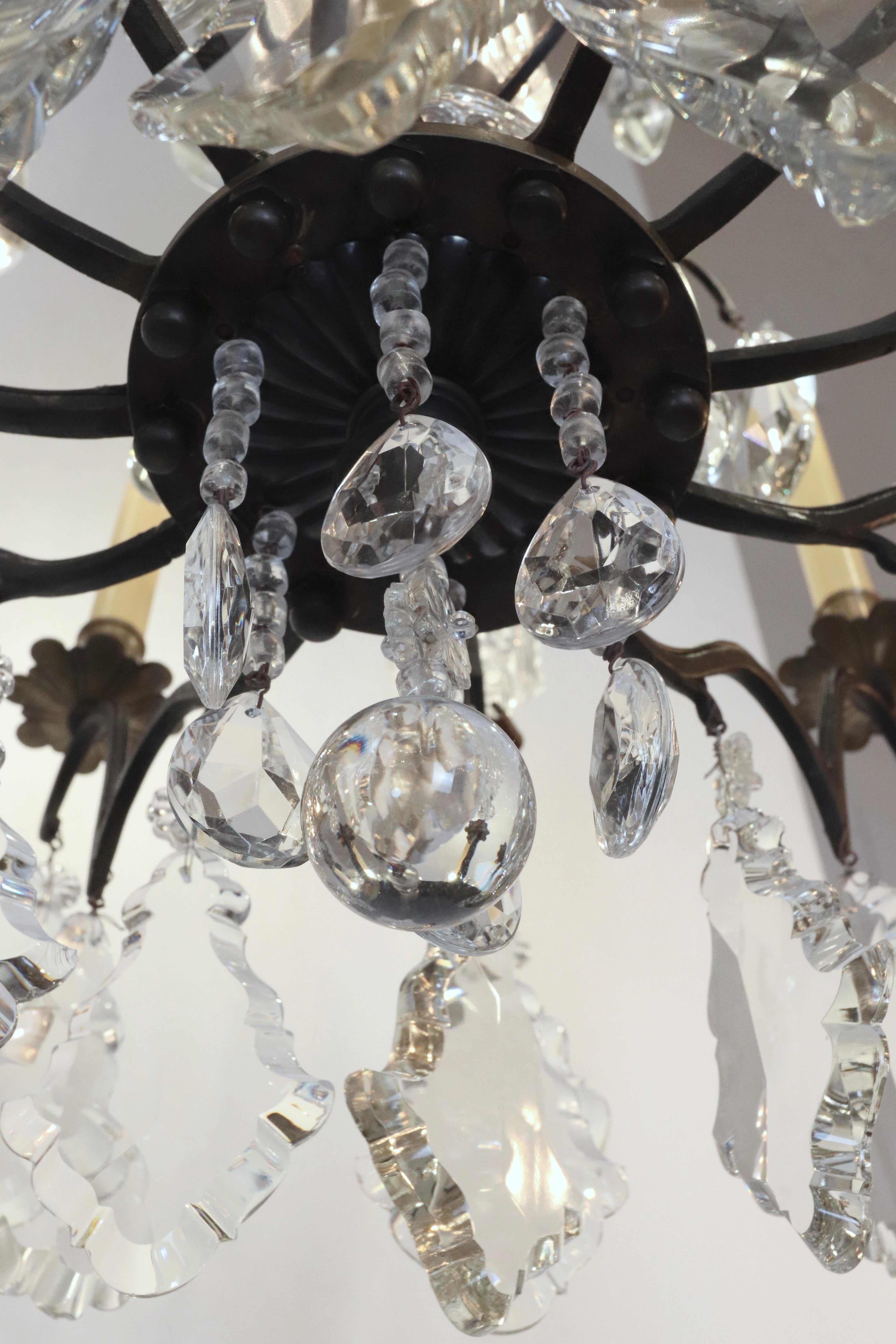Lustre français ancien à 12 bras en bronze et cristal en vente 2