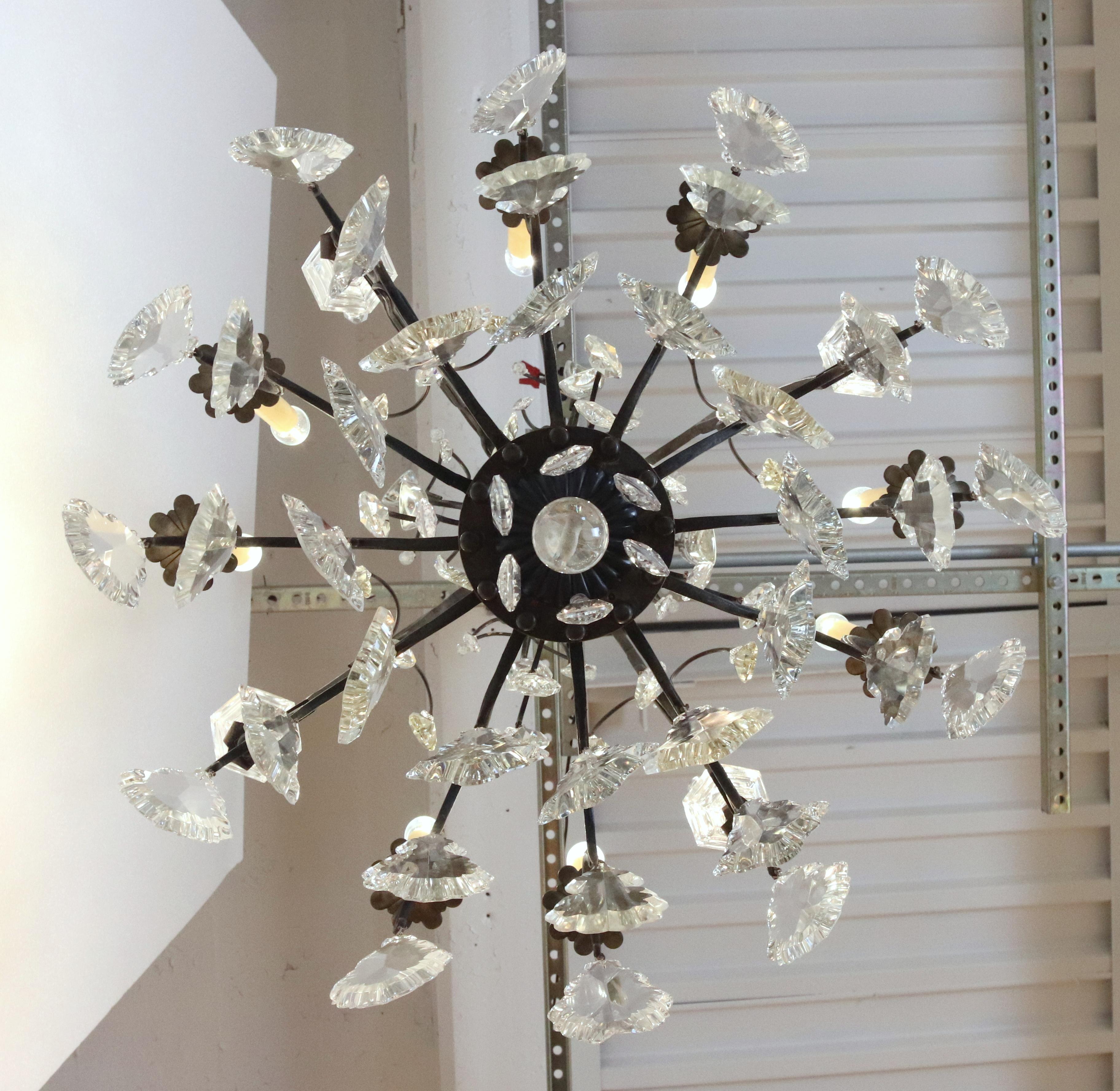 Lustre français ancien à 12 bras en bronze et cristal en vente 3