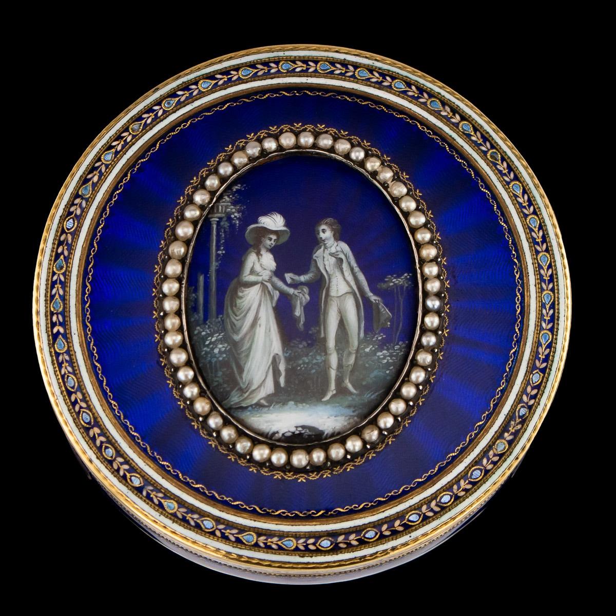 Antique early 19th century French 18-karat gold bonbonniere box, the lid with an oval enamel panel painted on blue bround depicting a young courting couple, with a man presenting a letter to a lady, within a pearl frame, surrounded by translucent