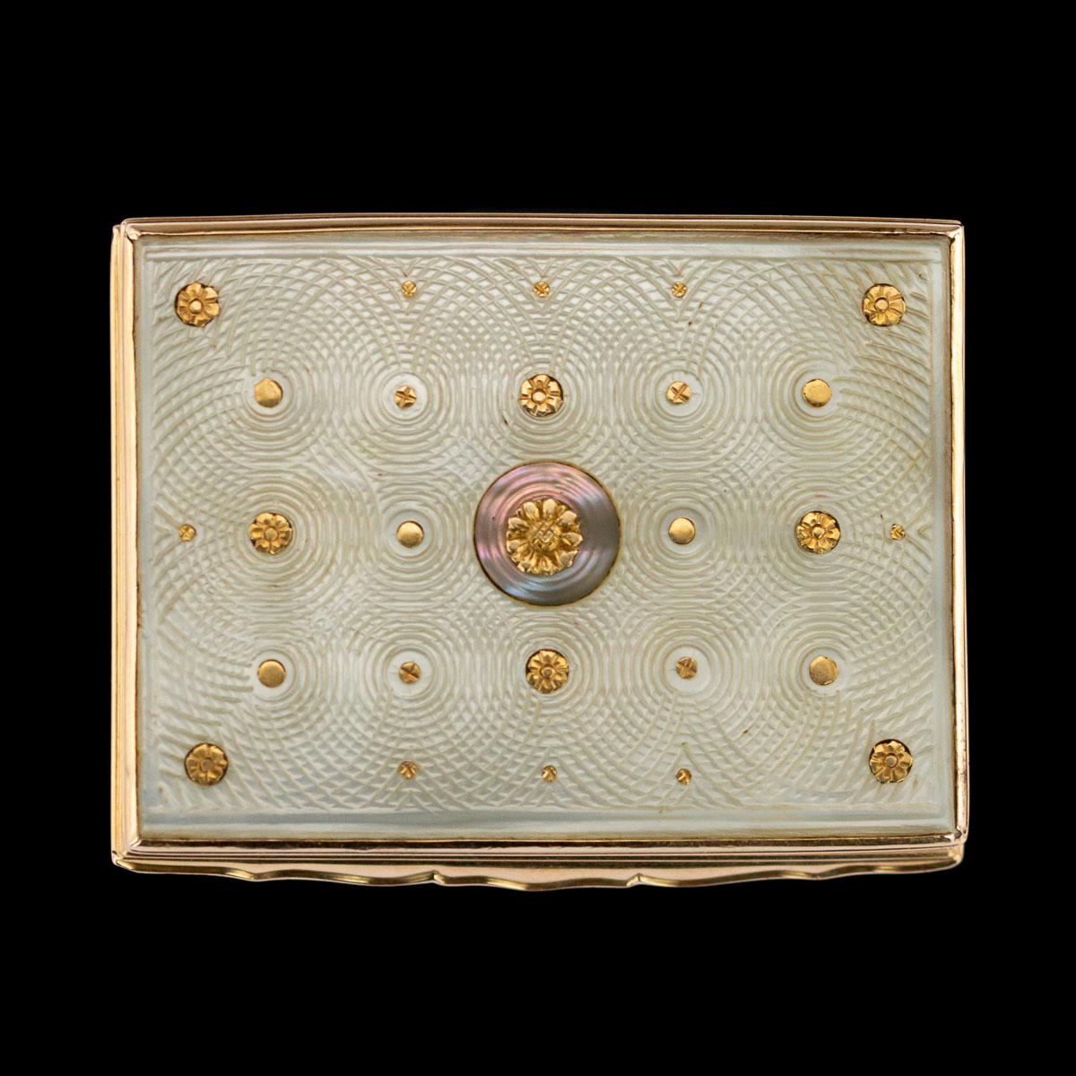 Antique French 18-Karat Gold-Mounted Mother of Pearl Snuff Box, circa 1750 In Good Condition In Royal Tunbridge Wells, Kent