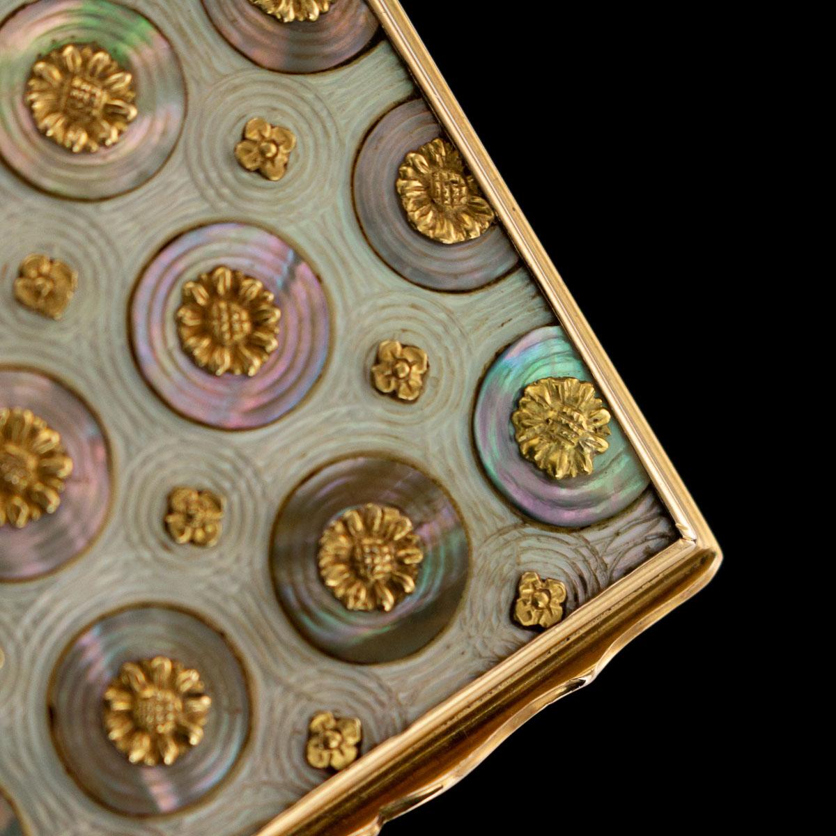 Antique French 18-Karat Gold-Mounted Mother of Pearl Snuff Box, circa 1750 2