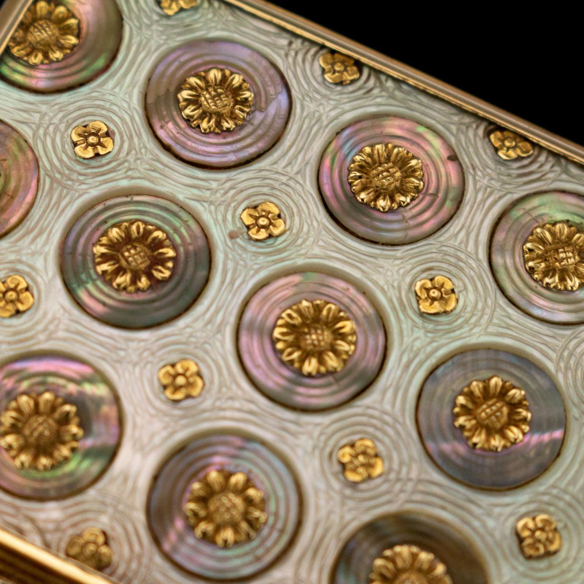 Antique French 18-Karat Gold-Mounted Mother of Pearl Snuff Box, circa 1750 5