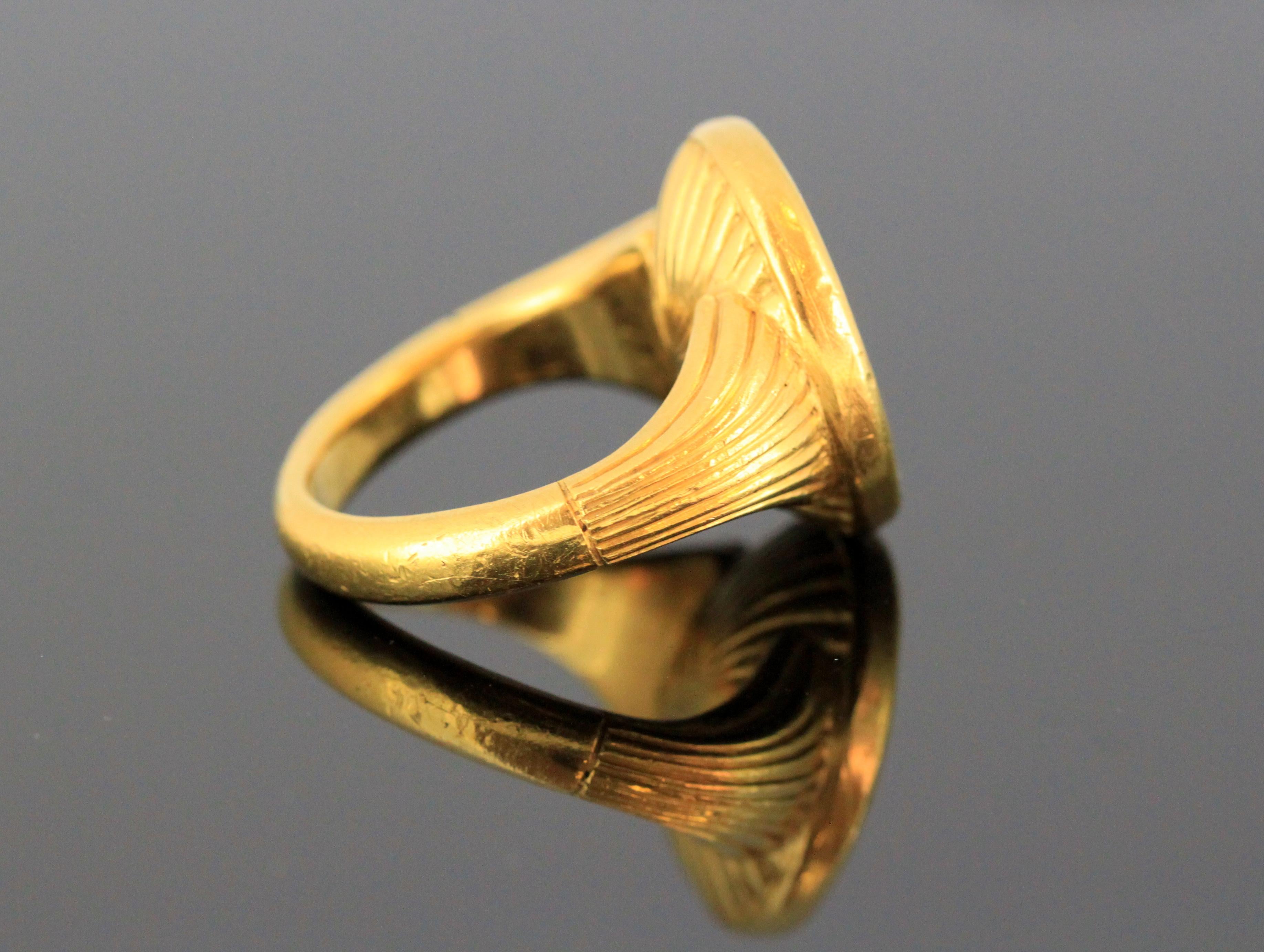 Antique French 18 Karat Gold Royal Seal Ring, 18th Century, circa 1780 In Excellent Condition In Braintree, GB