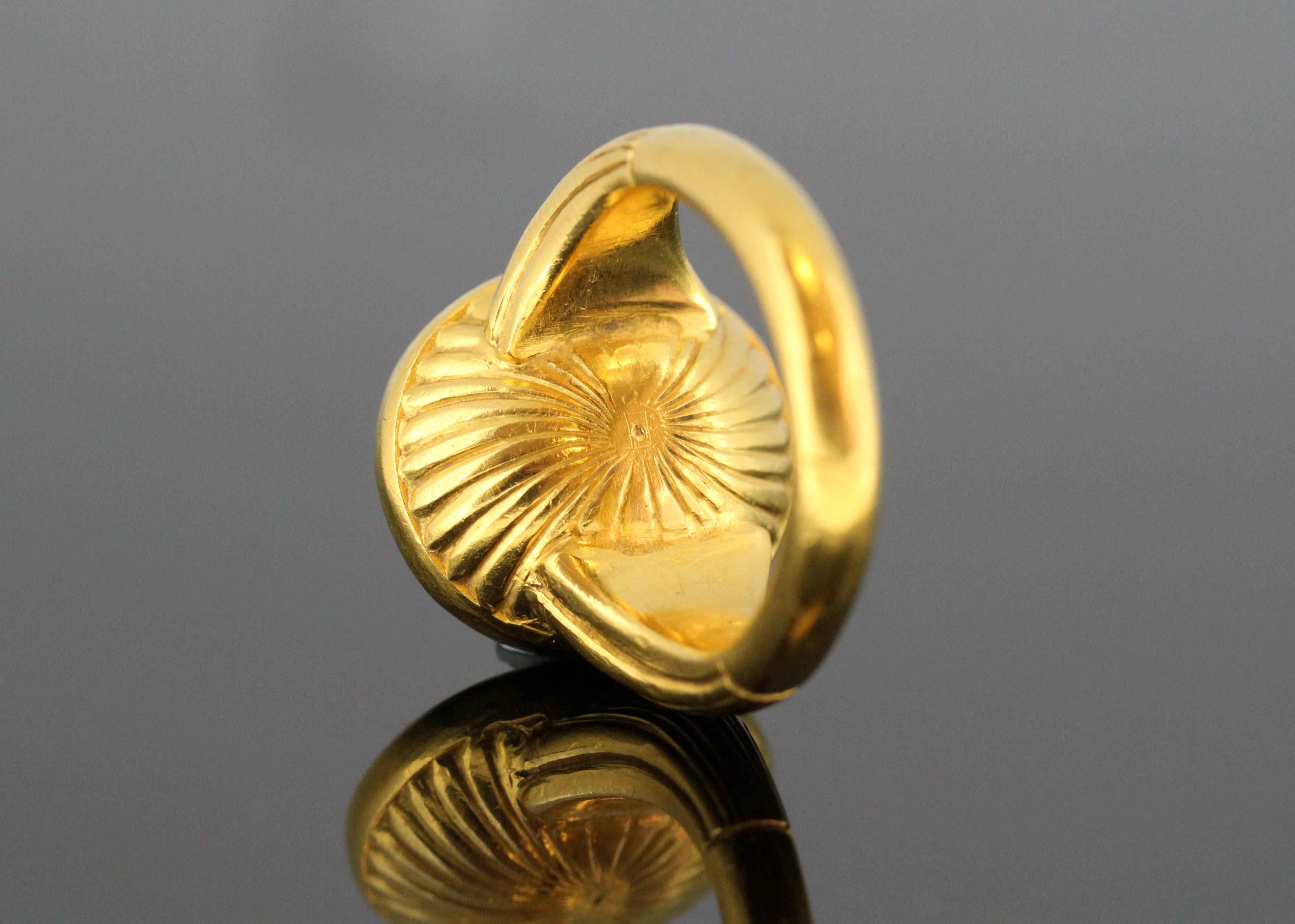 Antique French 18 Karat Gold Royal Seal Ring, 18th Century, circa 1780 2