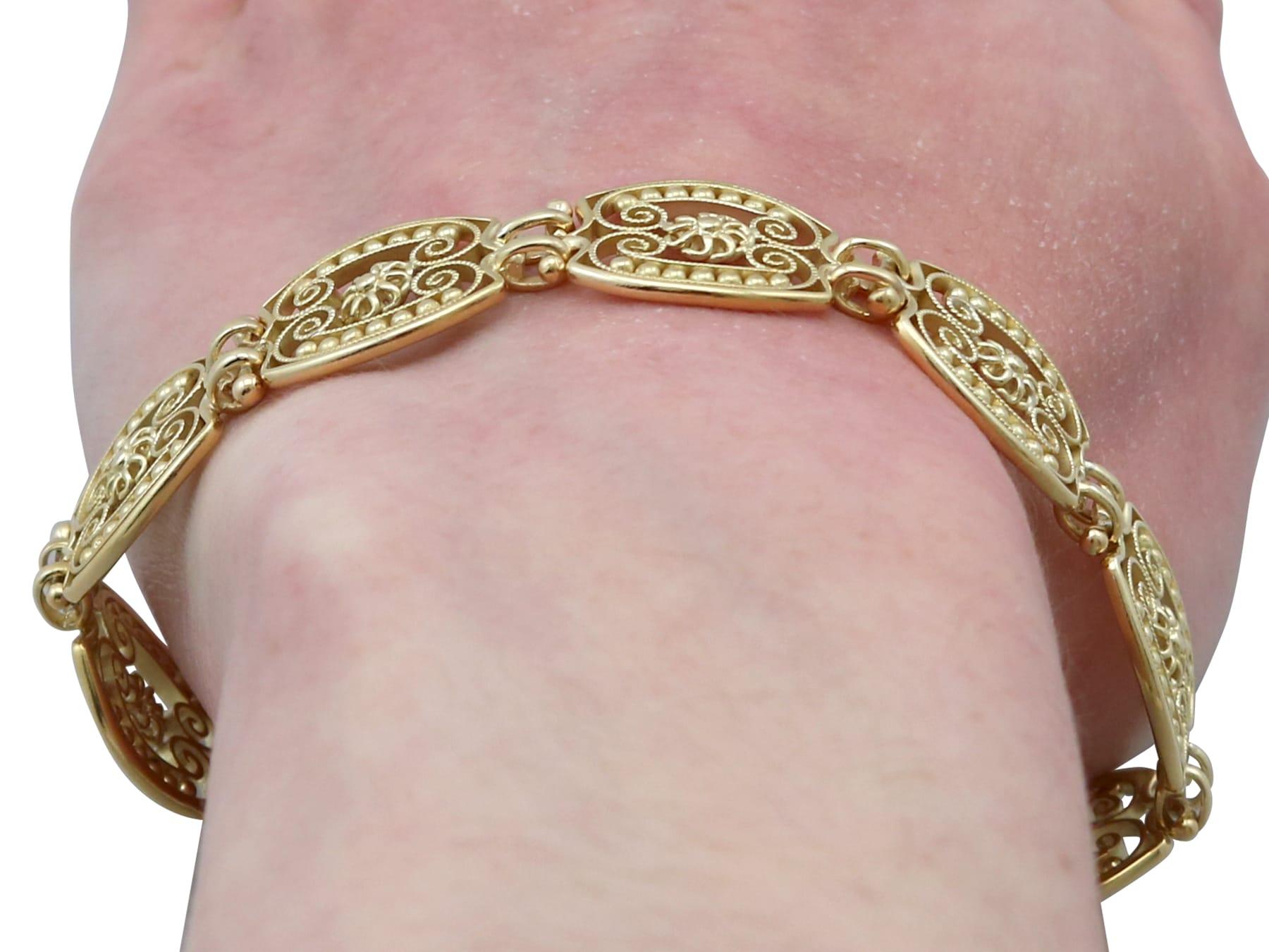 Bracelet français ancien en or jaune 18 carats en vente 6