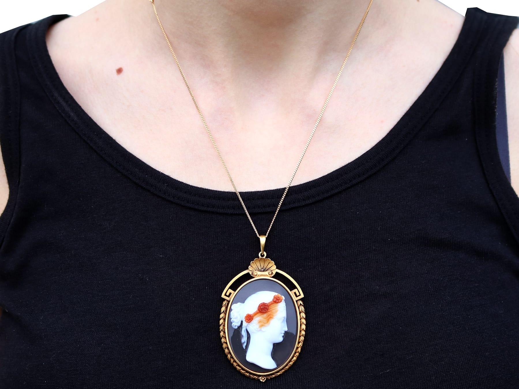 Women's or Men's Antique French 18 Karat Yellow Gold Cameo Pendant For Sale