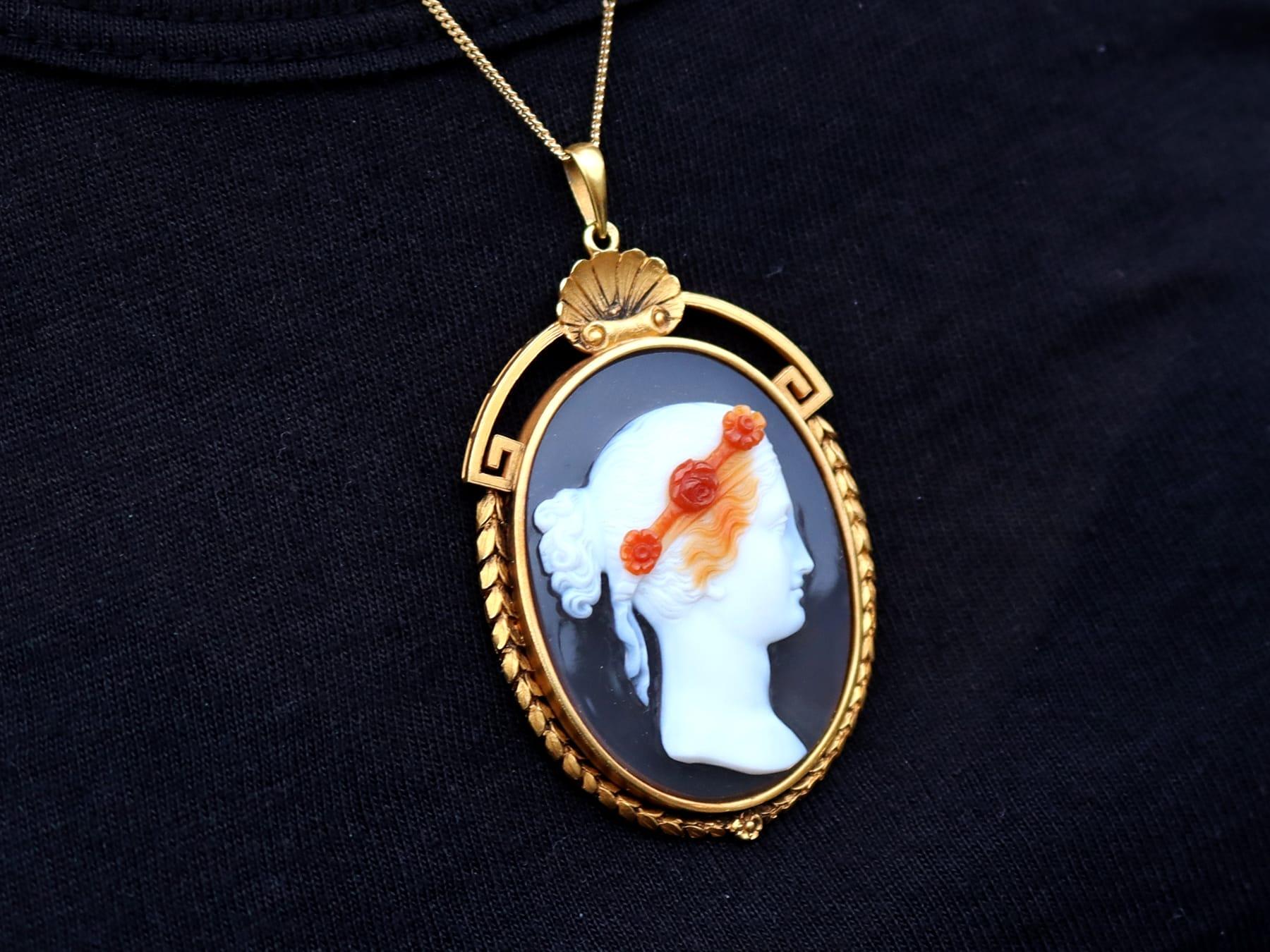 Antique French 18 Karat Yellow Gold Cameo Pendant For Sale 1
