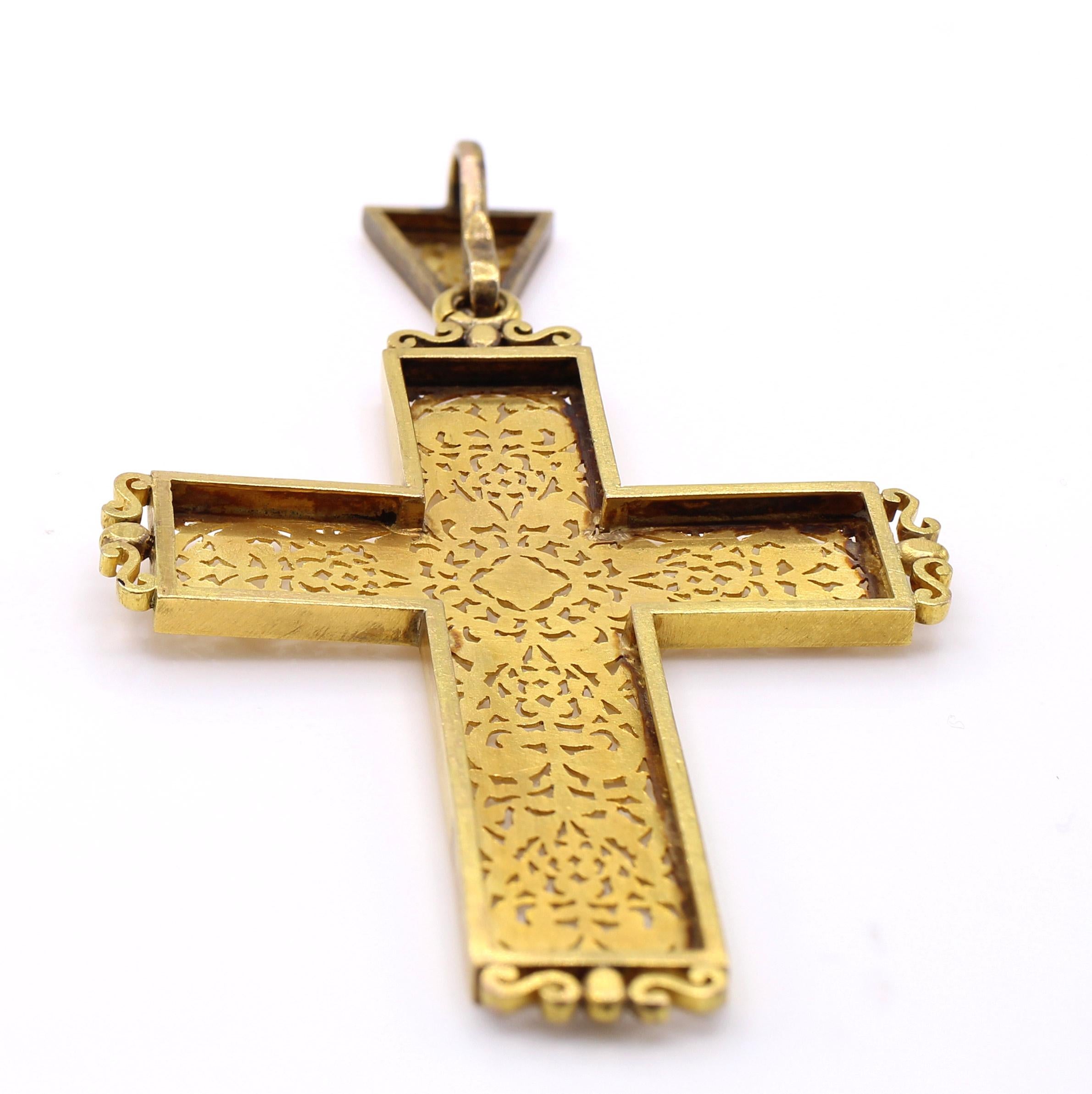 Pendentif croix français ancien en or jaune 18 carats Excellent état - En vente à New York, NY