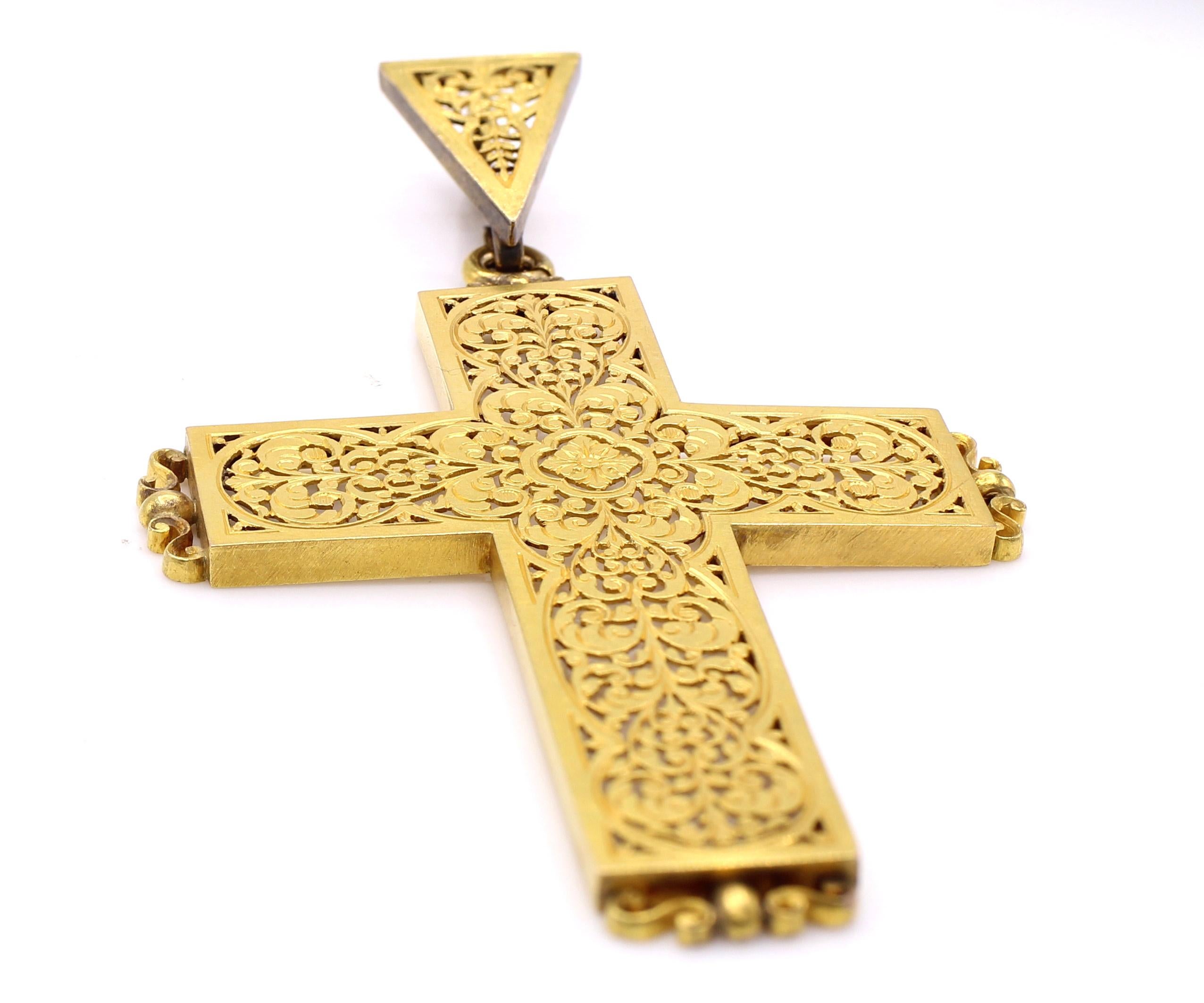 Pendentif croix français ancien en or jaune 18 carats Unisexe en vente