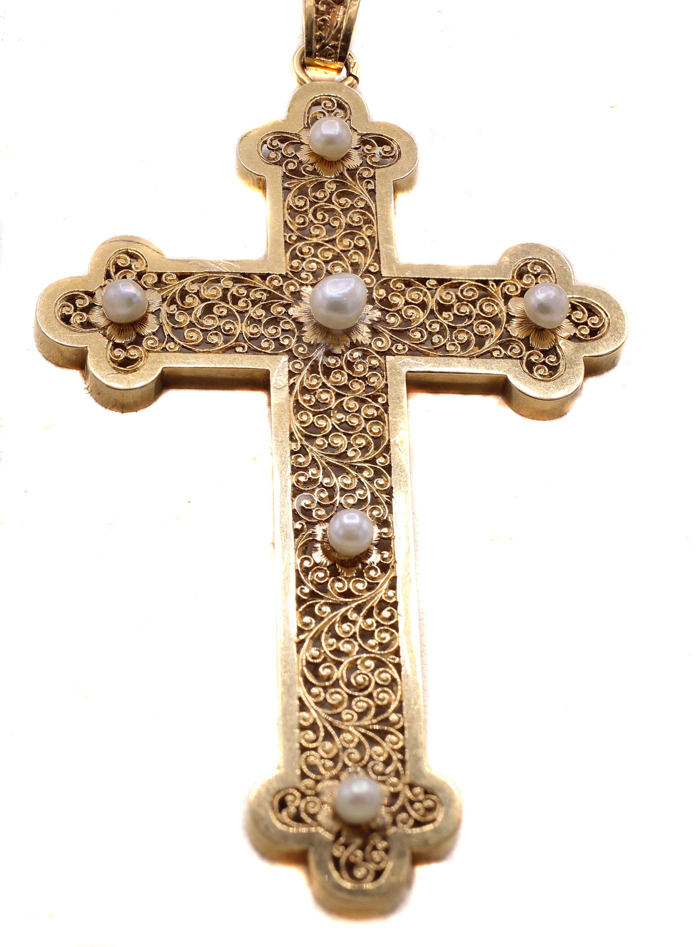 Antique French 18 Karat Yellow Gold Pearl Filigree Cross Pendant In Excellent Condition For Sale In New York, NY