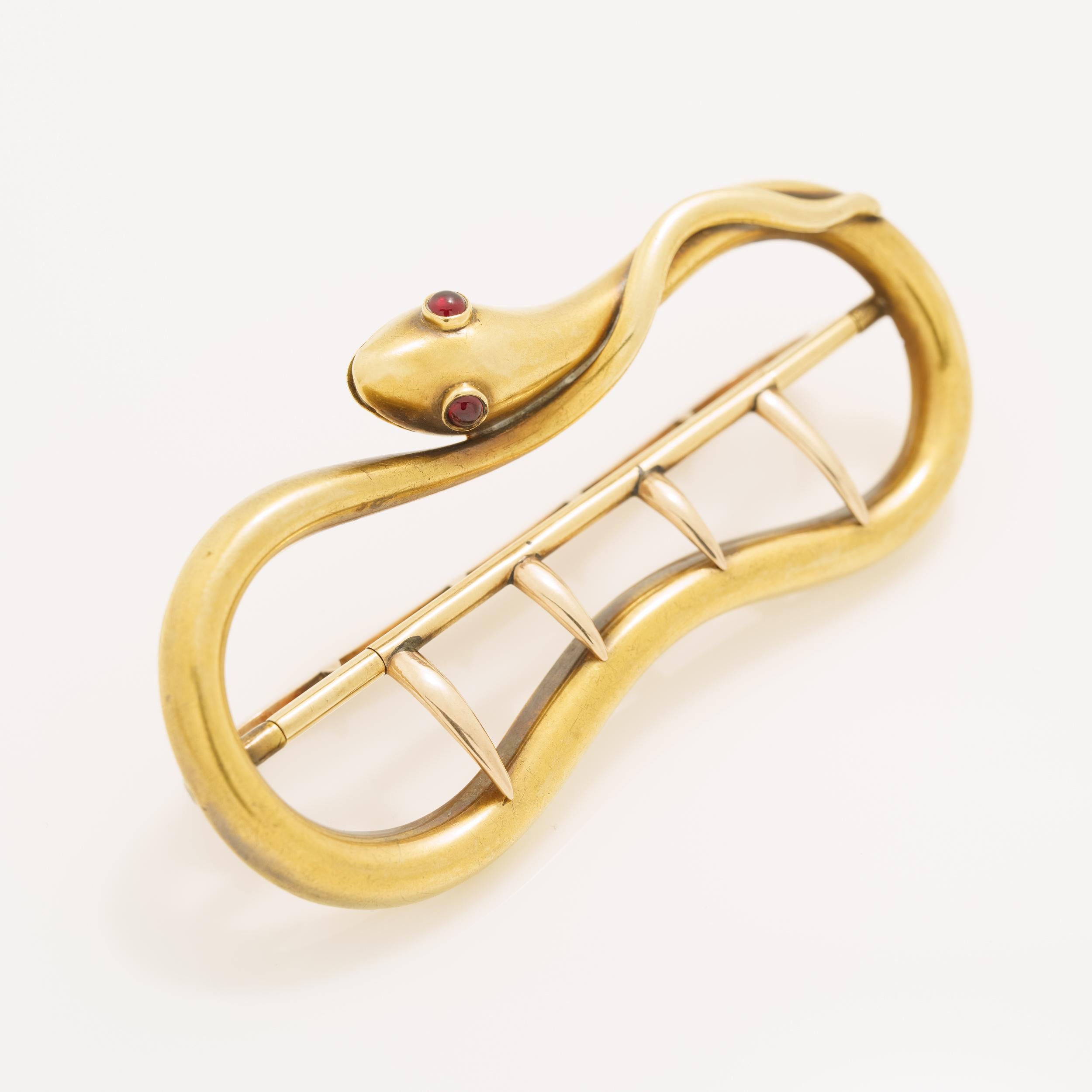 Belle Époque Antique French 18 Karat Yellow Gold Serpent Snake Belt Buckle Cabochon Rubies For Sale