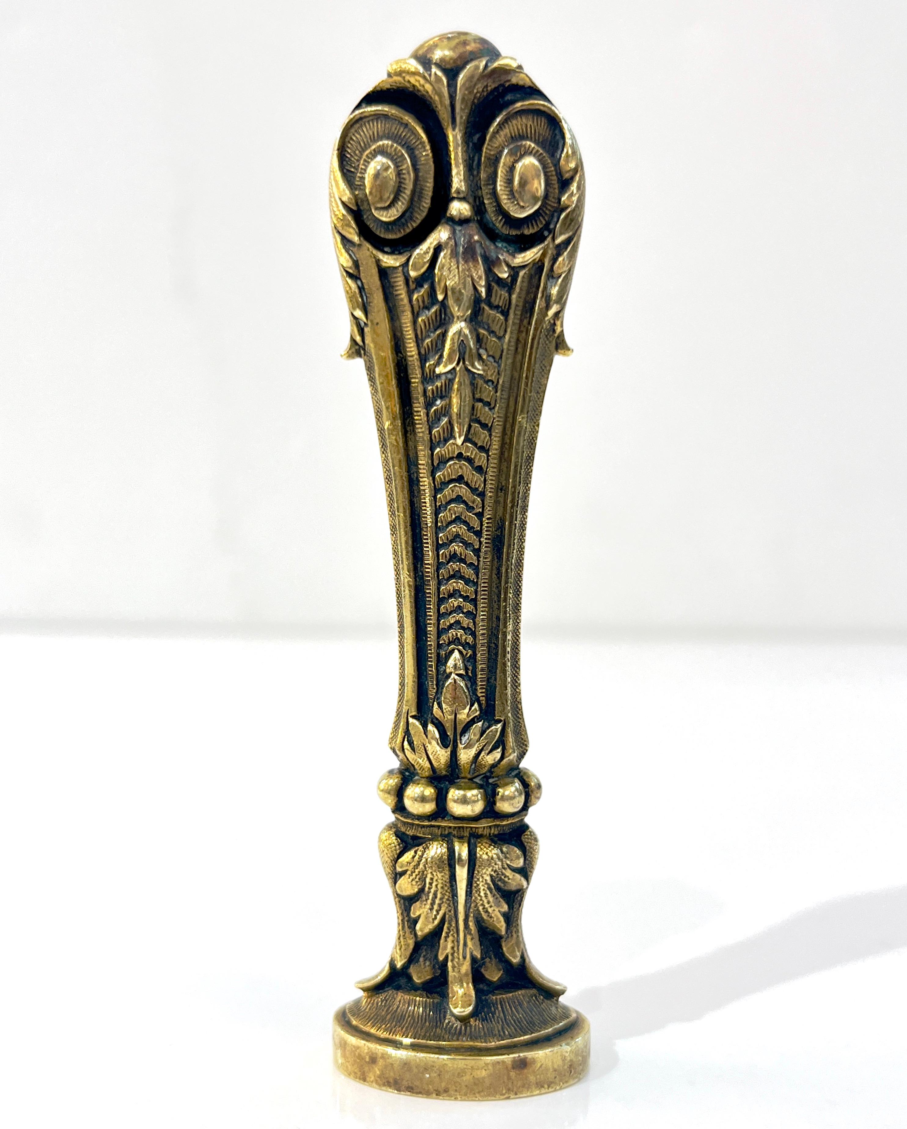 19th century, early 1880, letter wax seal in cast bronze, in Neoclassical Revival style. Highly collectible for its high quality of details, chased with an organic nature-inspired decor in relief with detailed scrolls, berries, and foliage. The oval